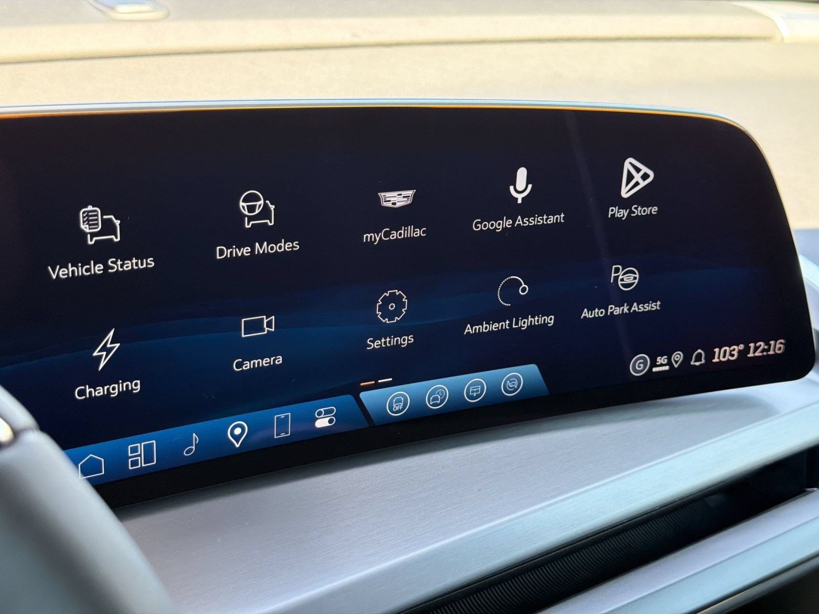 2027 Cadillac VISTIQ Sport - Photo 18