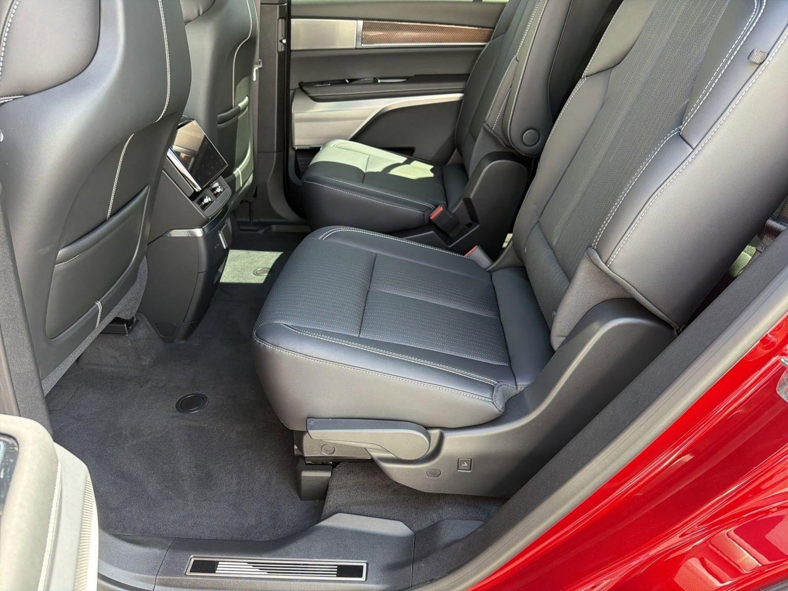 2026 Cadillac VISTIQ Luxury - Photo 13