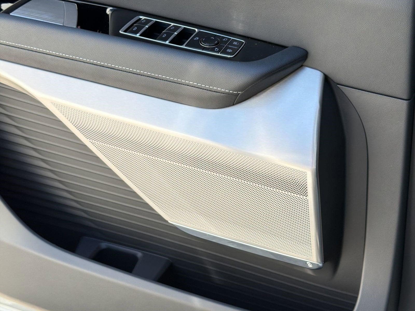 2026 Cadillac VISTIQ Sport - Photo 20