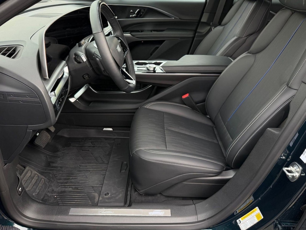 New 2026 CADILLAC LYRIQ Luxury SUV