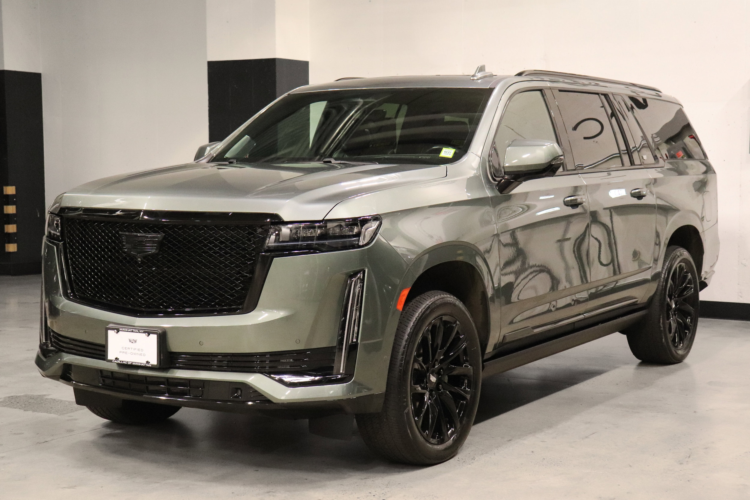 2023 Cadillac Escalade ESV 4WD Sport Platinum's photo