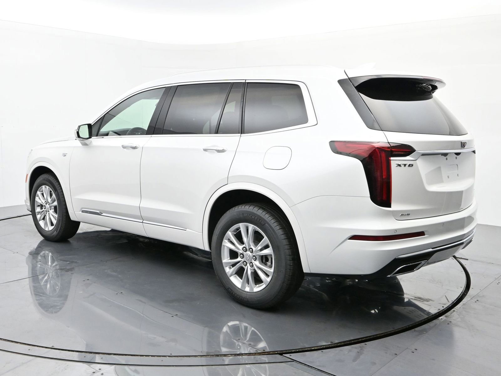 2025 Cadillac XT6 Luxury photo 3
