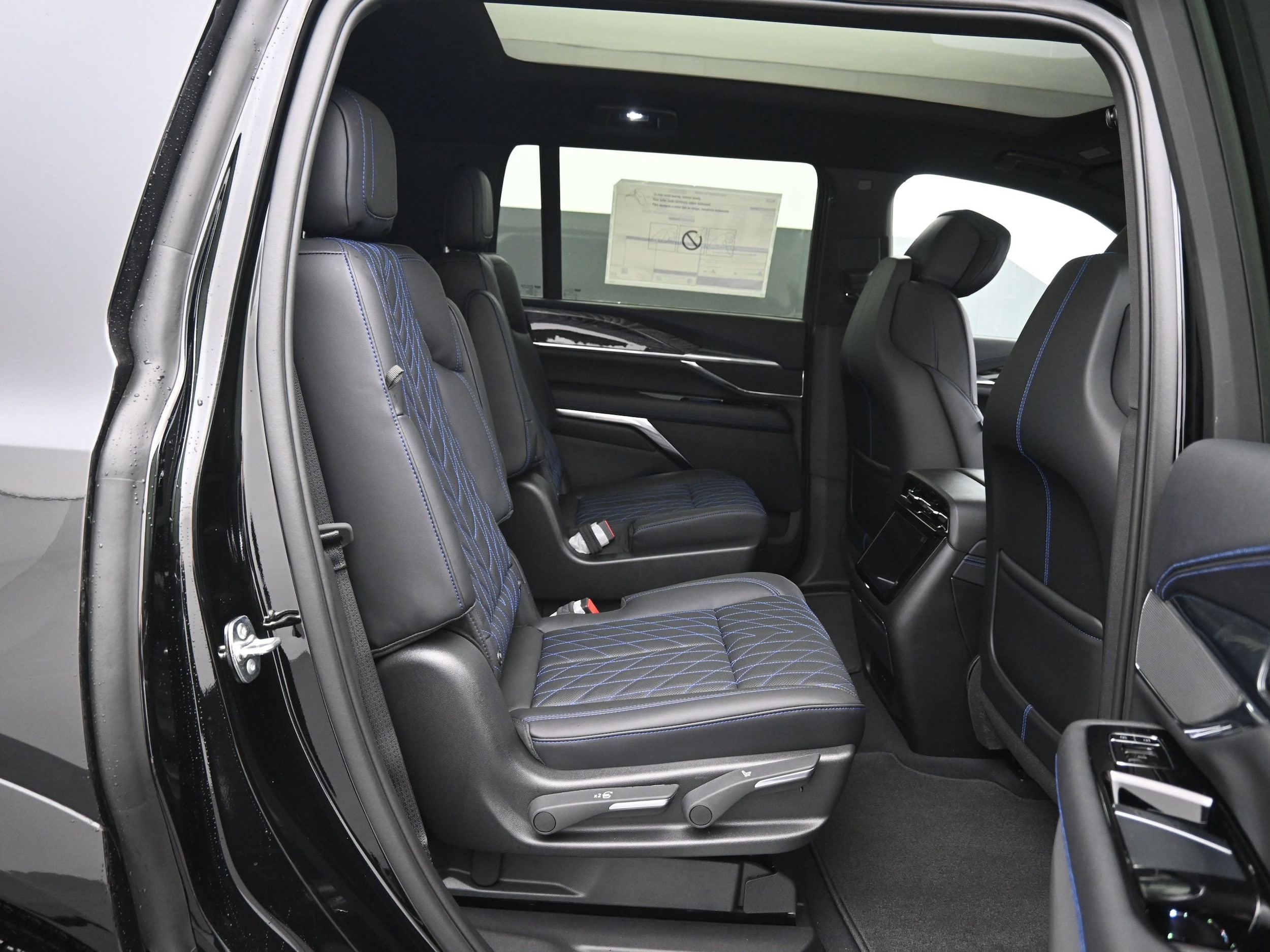 2026 Cadillac Escalade IQL Luxury - Photo 12