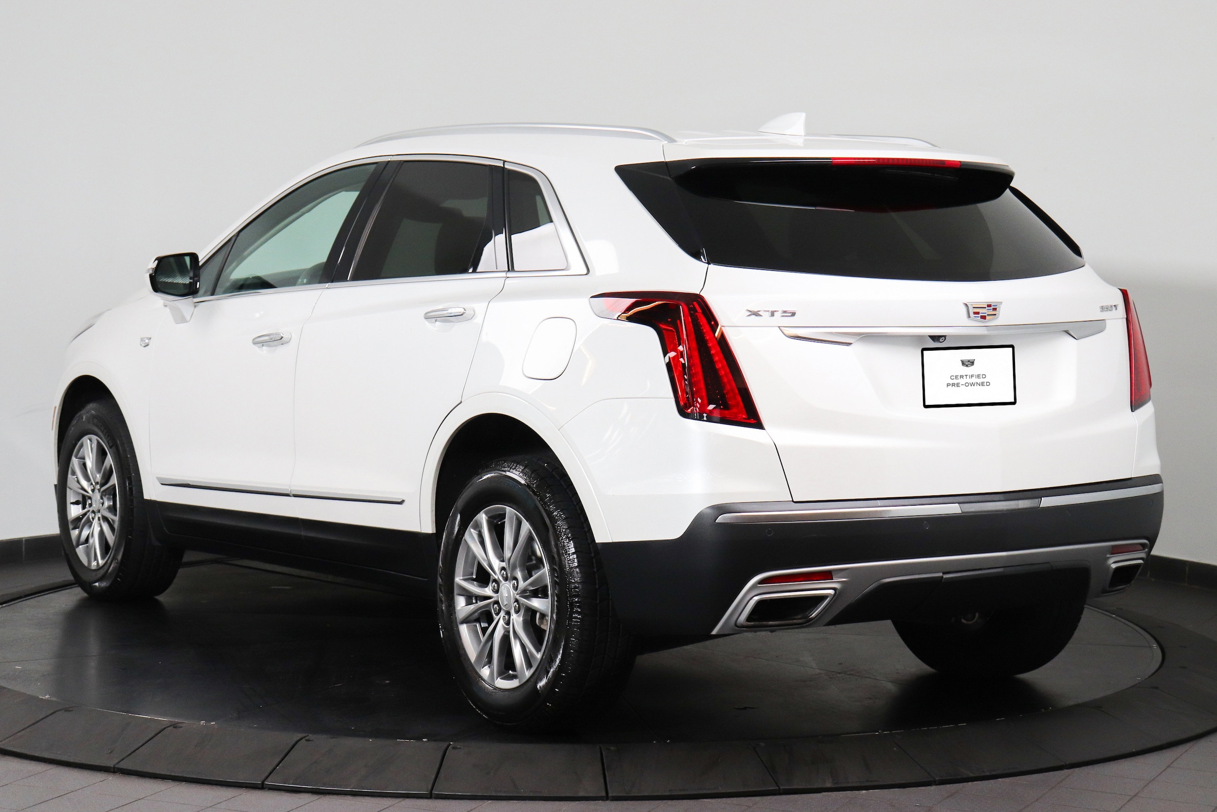 2022 Cadillac XT5 3