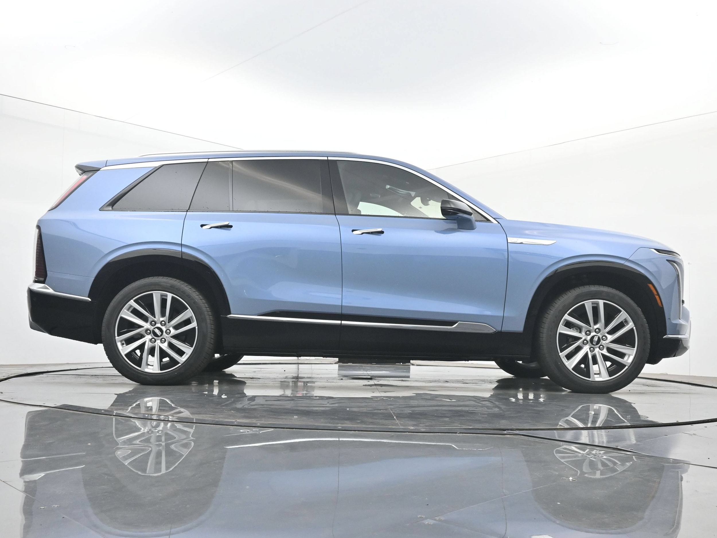 2027 Cadillac VISTIQ Luxury - Photo 19