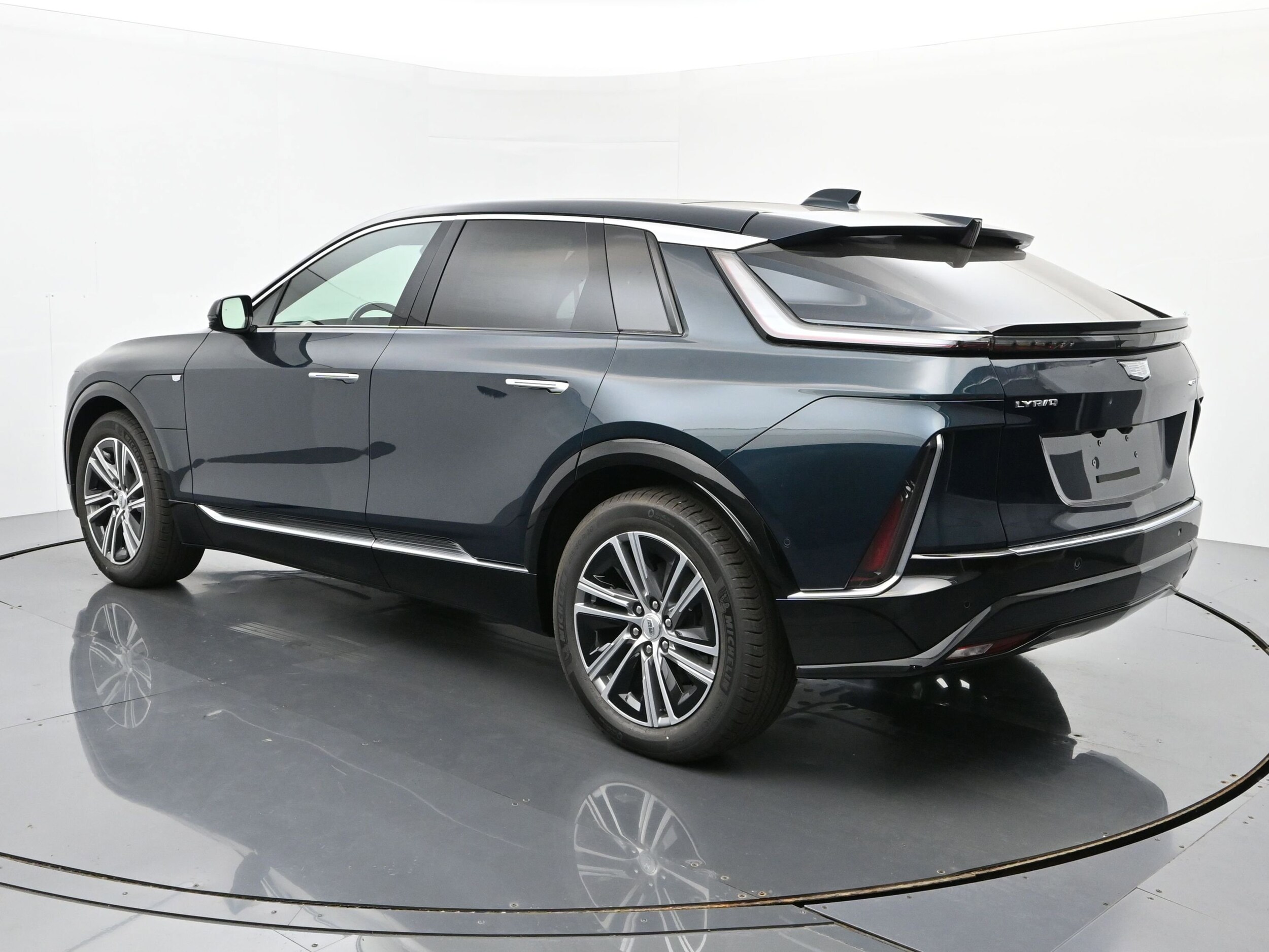2026 Cadillac Lyriq Luxury photo 3