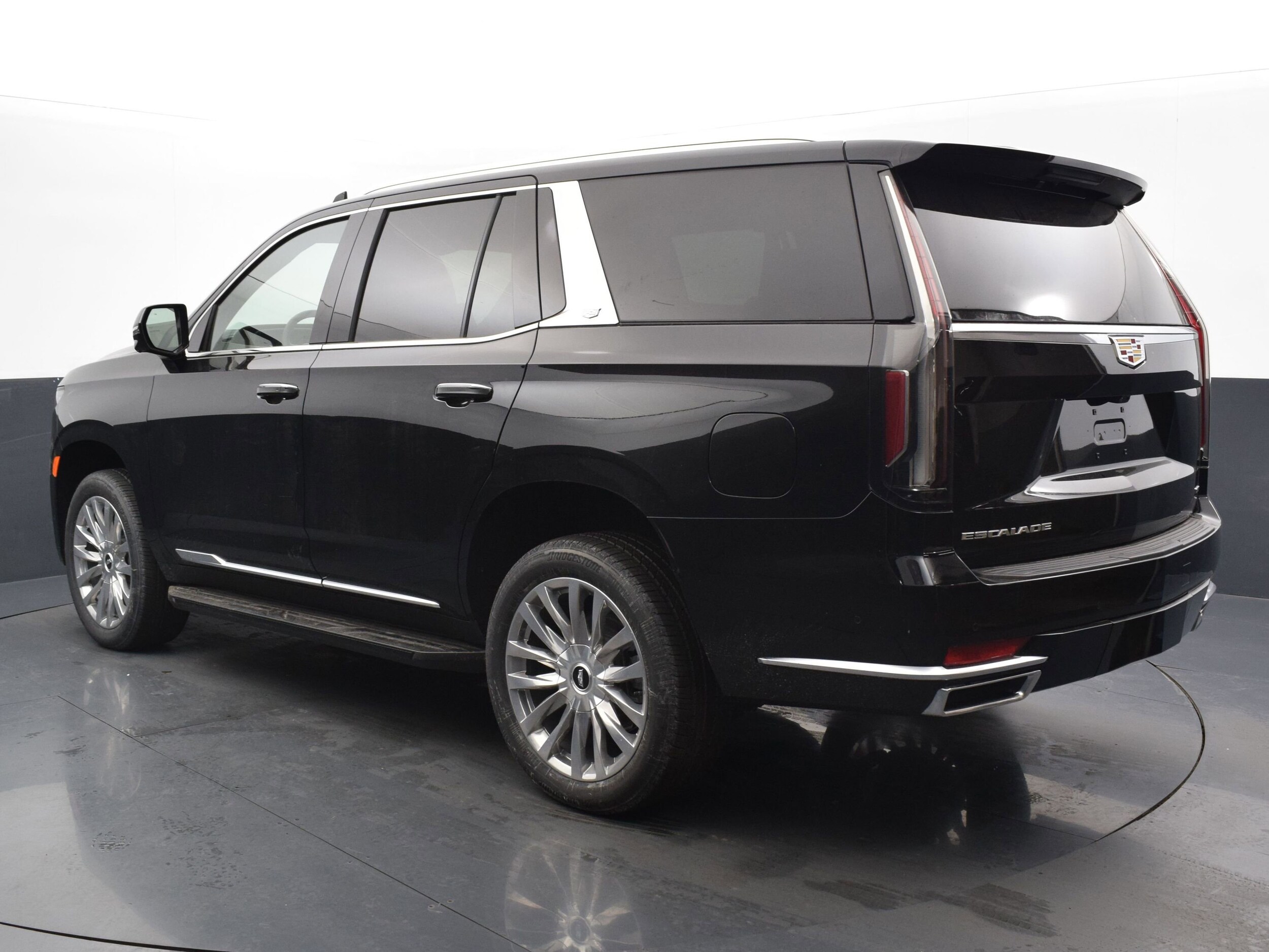 2024 Cadillac Escalade Premium Luxury photo 3