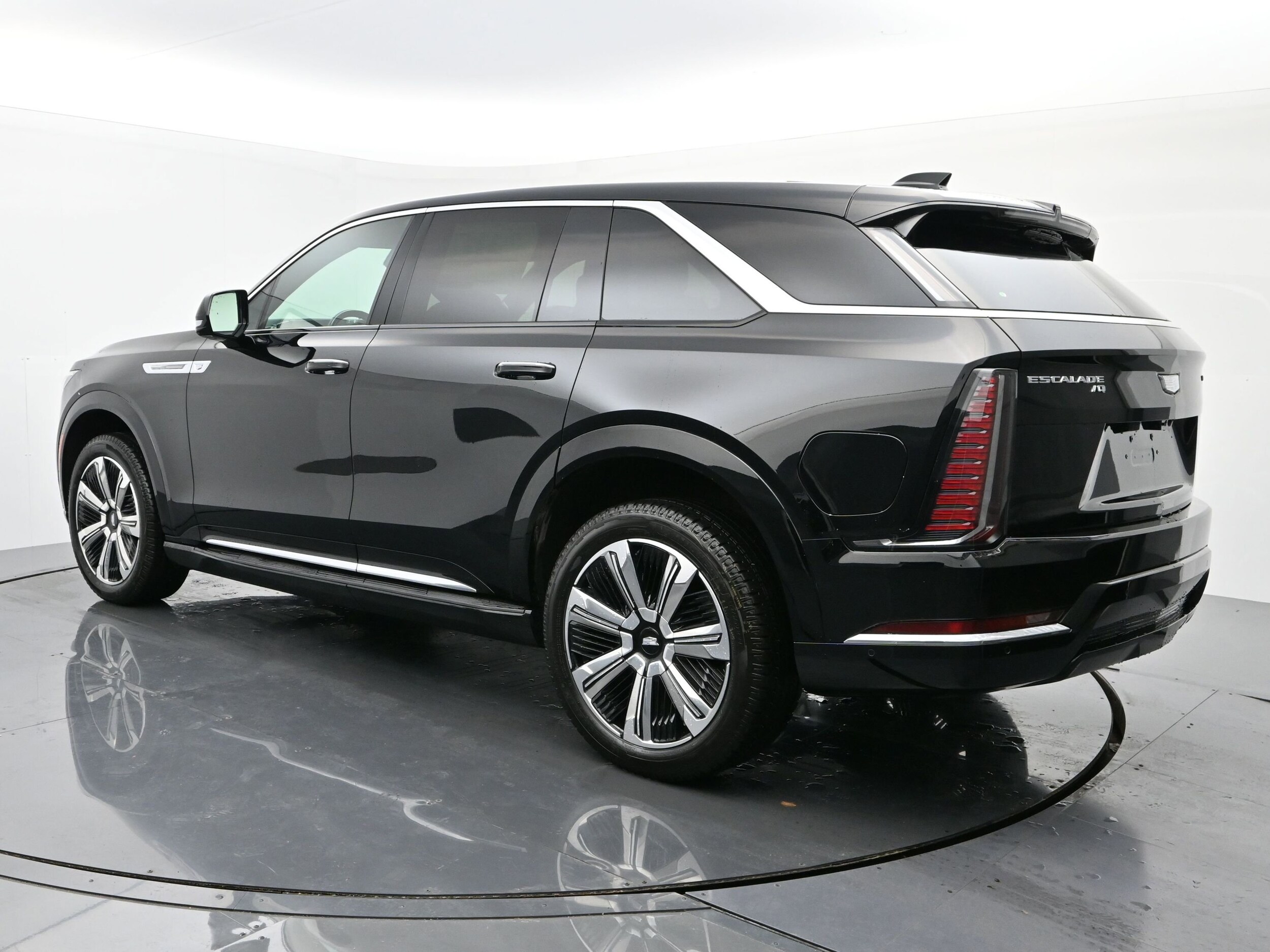 2025 Cadillac Escalade IQ Luxury photo 3