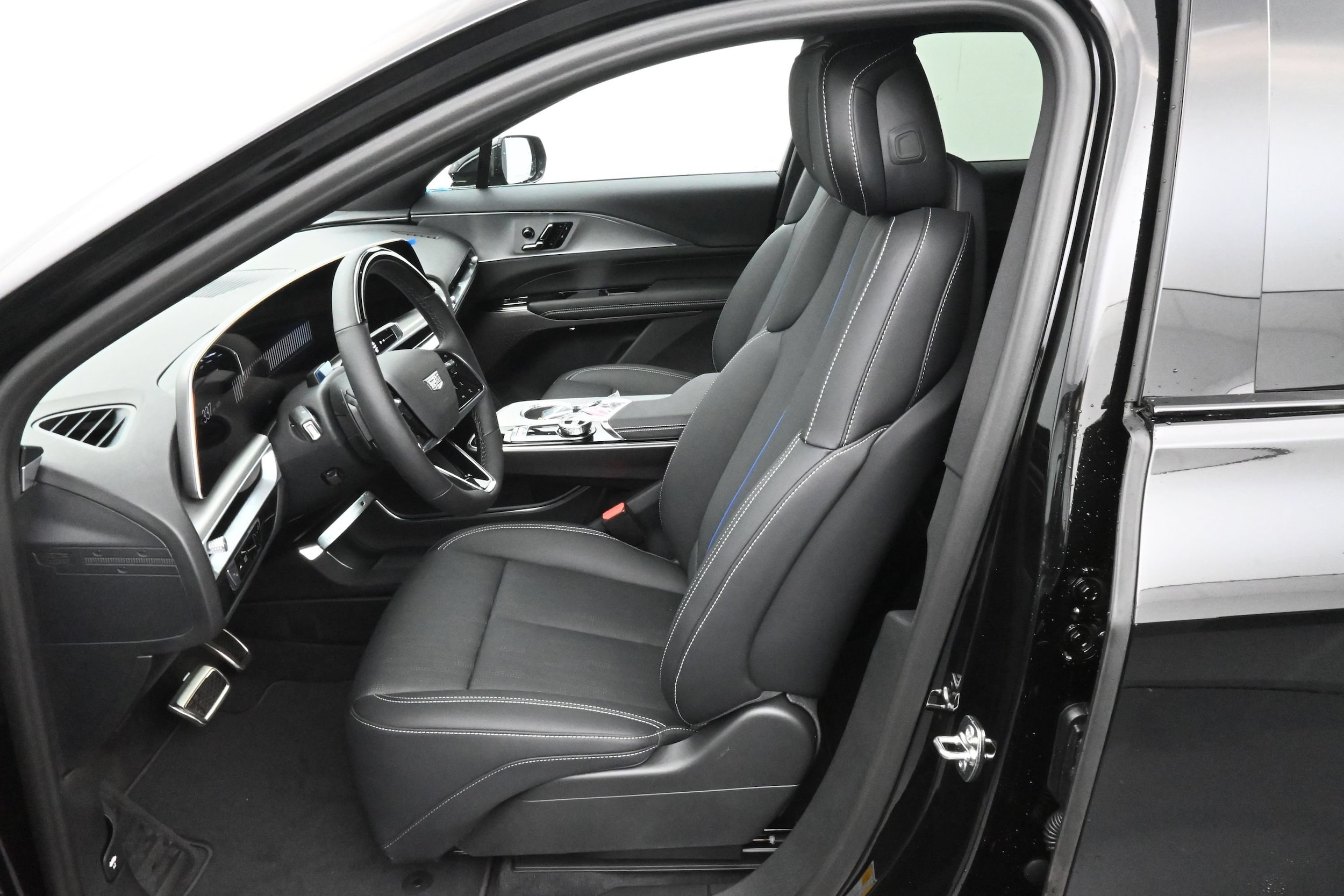 2027 Cadillac LYRIQ Luxury - Photo 11