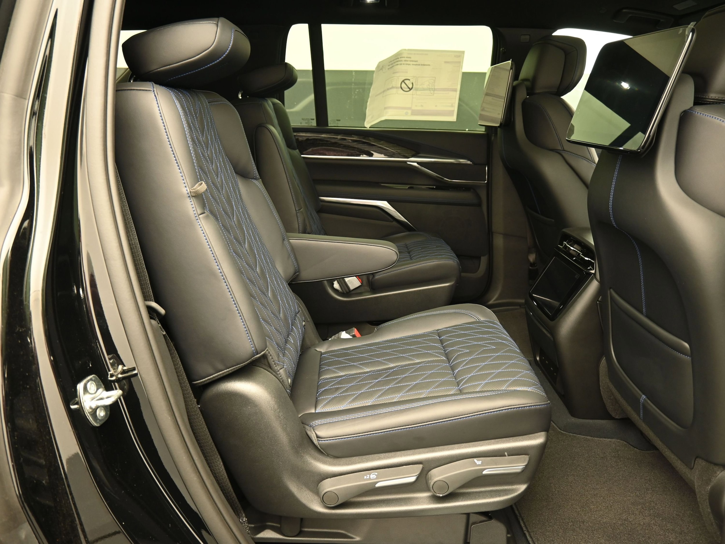 2026 Cadillac Escalade IQL Luxury - Photo 12