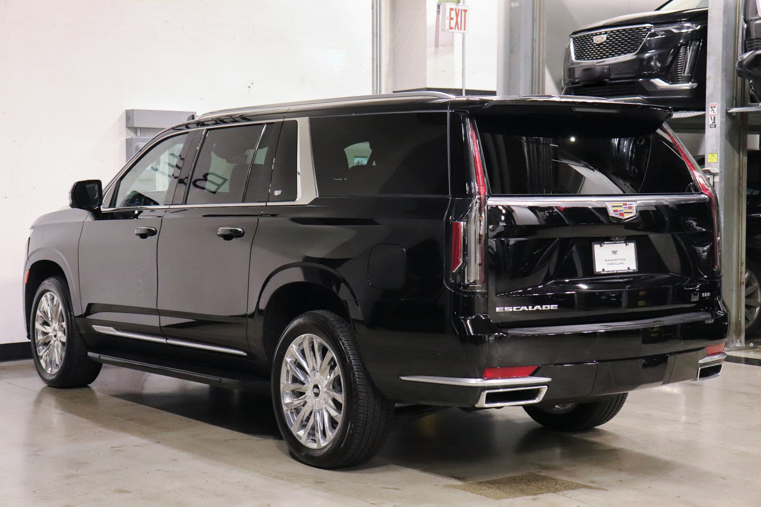 2022 Cadillac Escalade ESV Premium Luxury photo 3