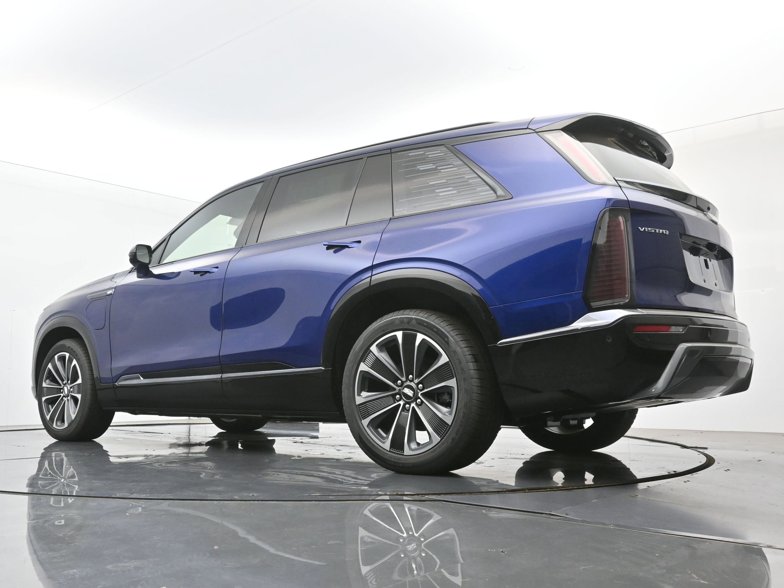 2026 Cadillac VISTIQ Sport - Photo 17