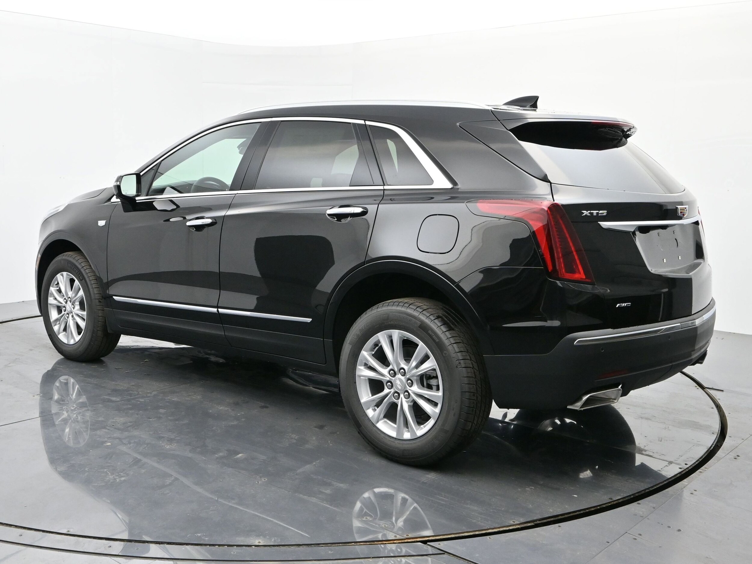 2025 Cadillac XT5 Luxury photo 3