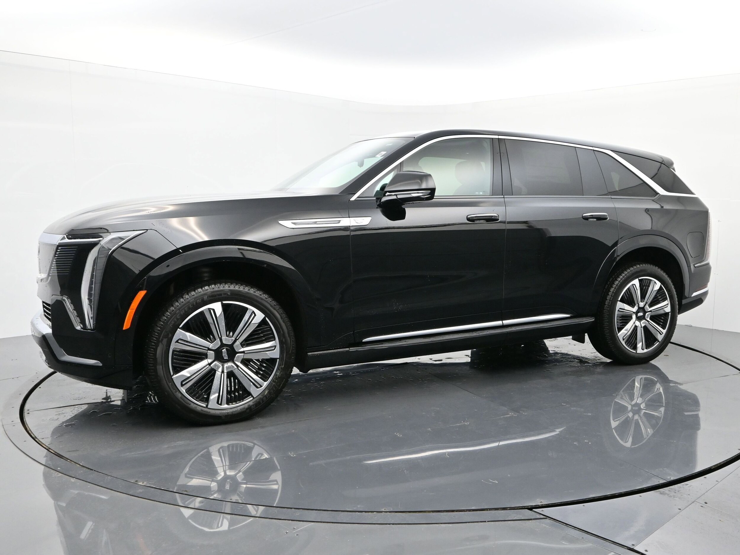 2025 Cadillac Escalade IQ Luxury photo 2