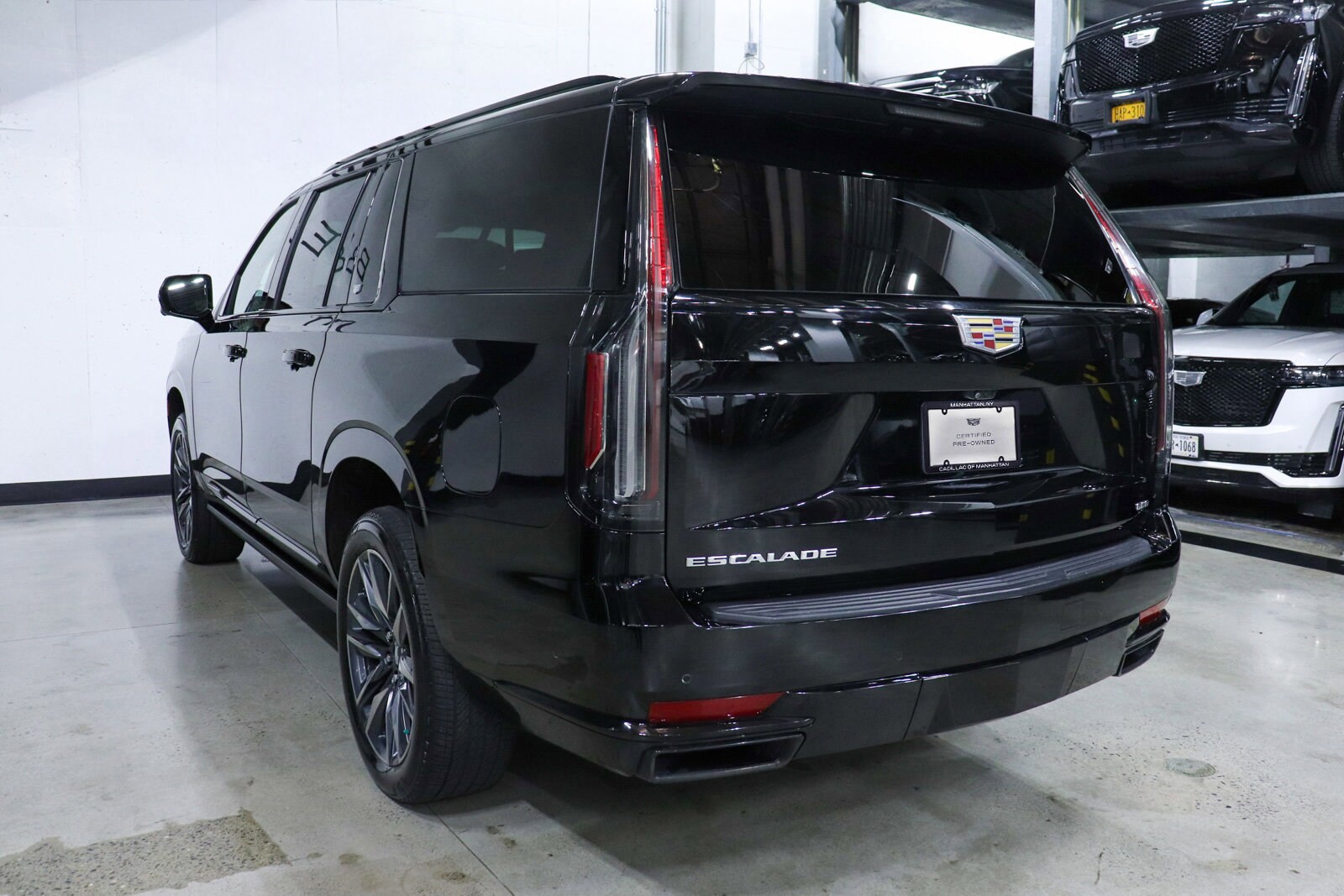 2022 Cadillac Escalade ESV Sport photo 3
