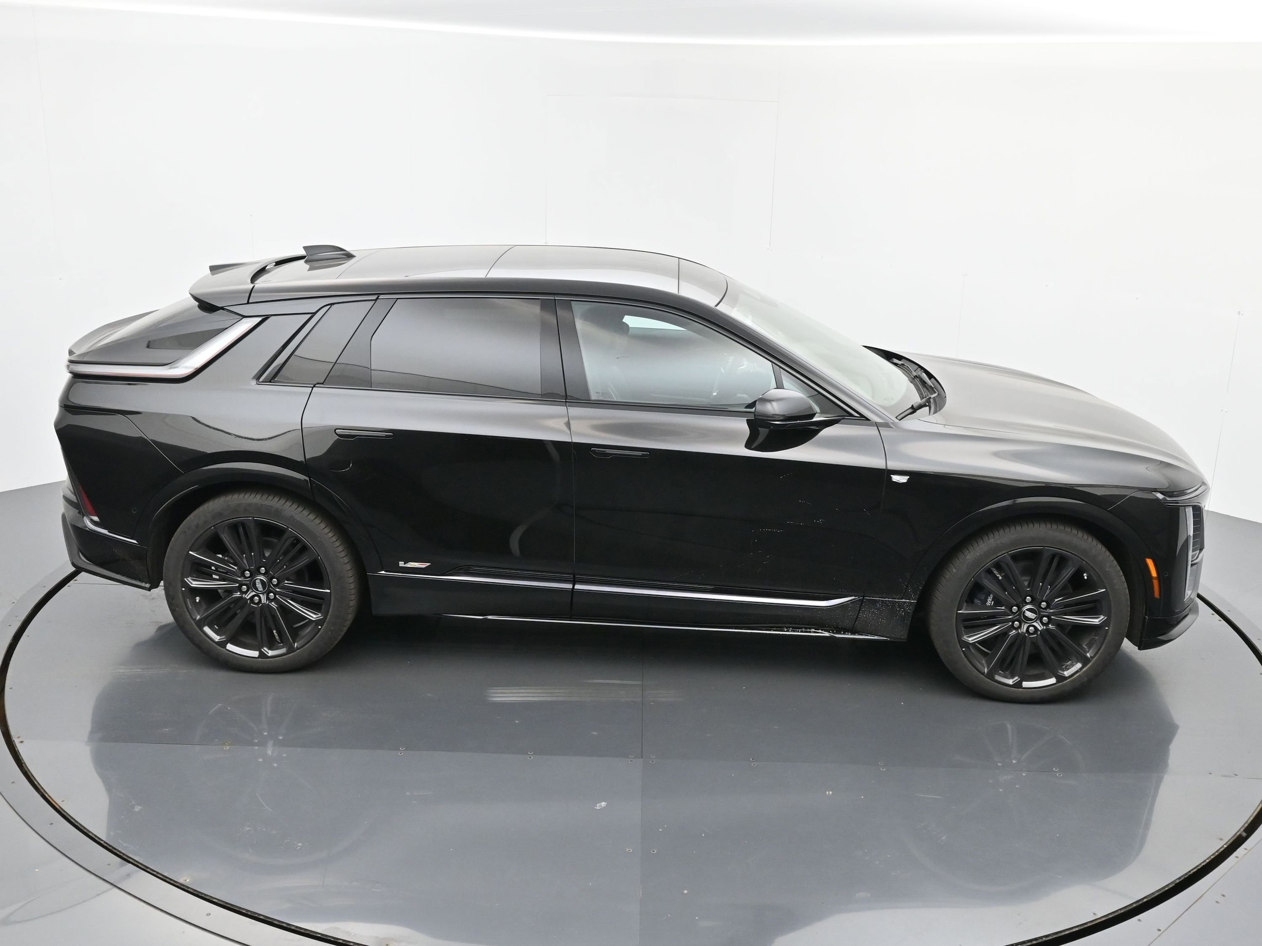 2026 Cadillac LYRIQ V Premium - Photo 28