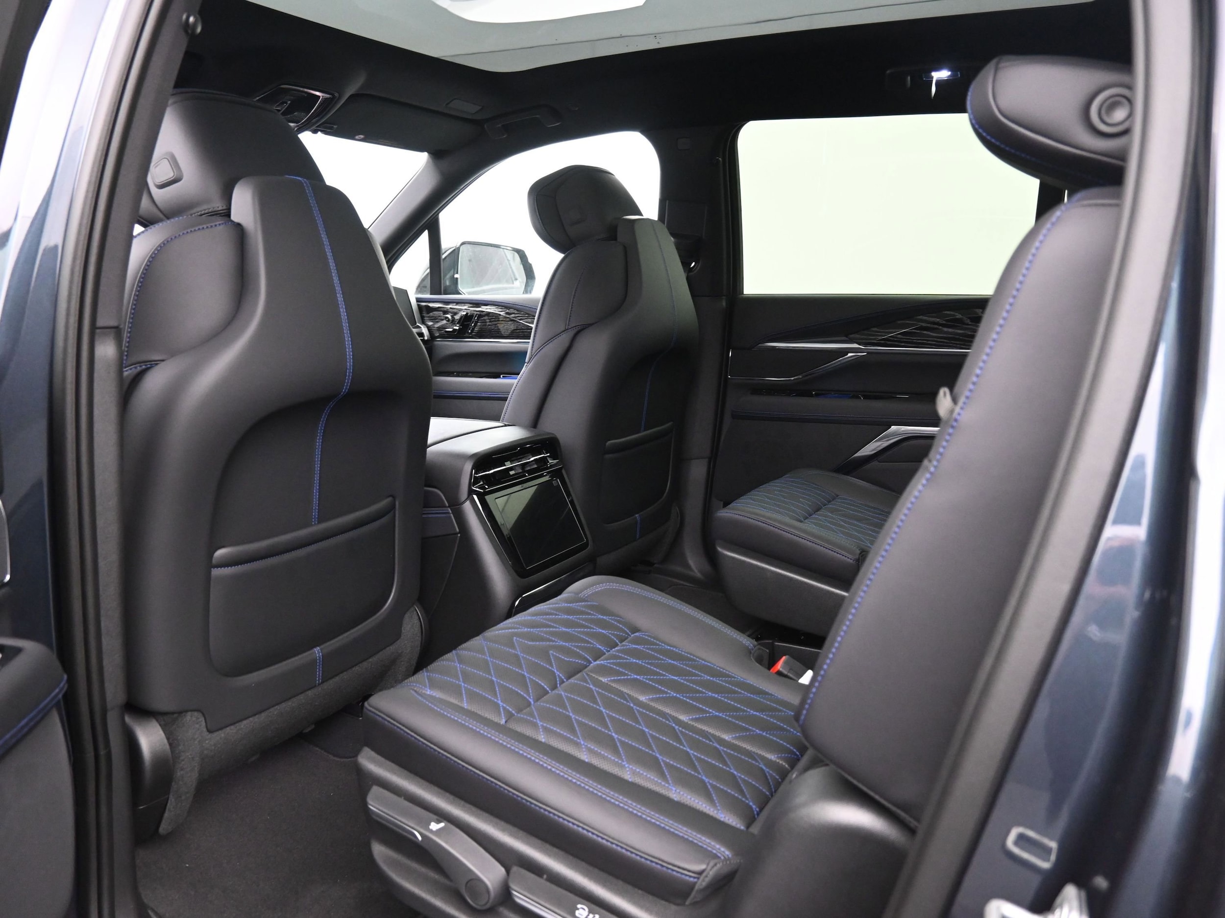 2026 Cadillac Escalade IQ Luxury - Photo 10
