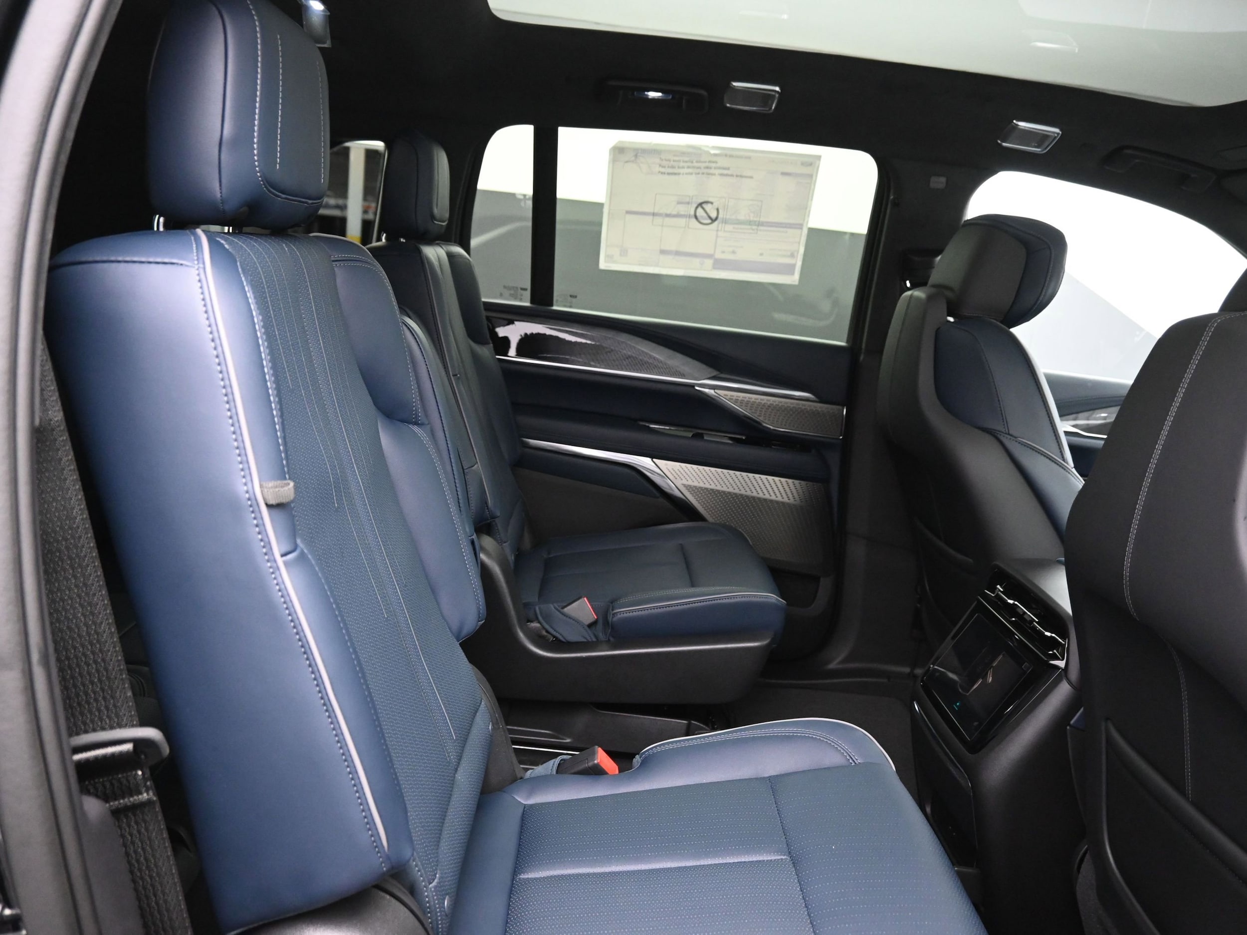 2025 Cadillac Escalade IQ Luxury 2 - Photo 12