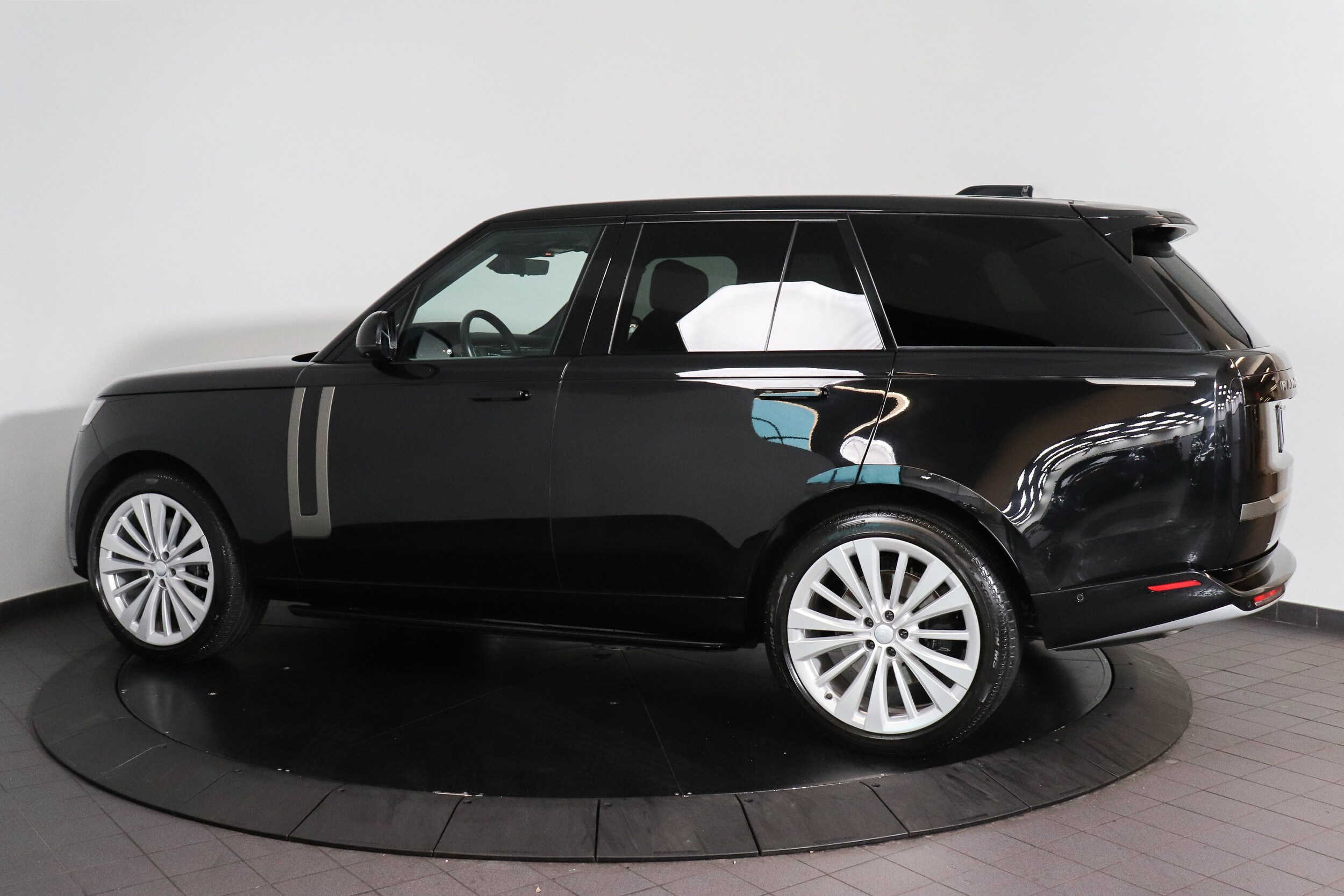 2025 Land Rover Range Rover 3