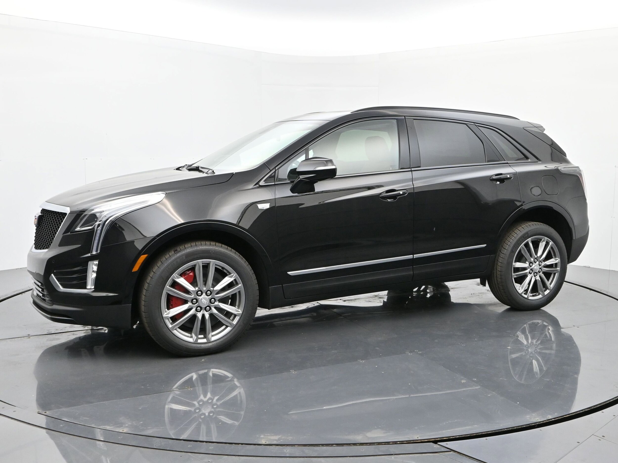2025 Cadillac XT5 Sport photo 2