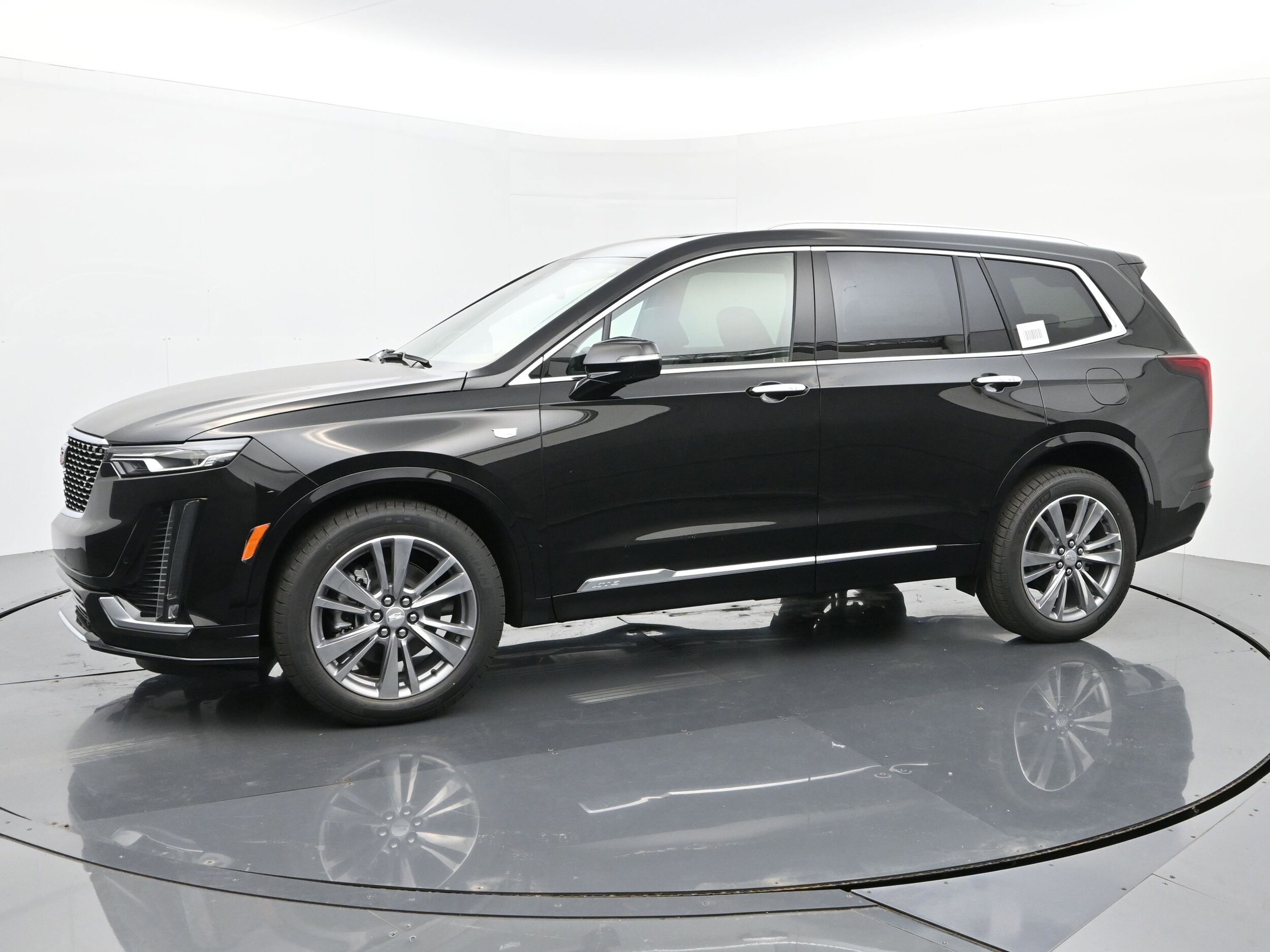 2025 Cadillac XT6 Premium Luxury photo 2