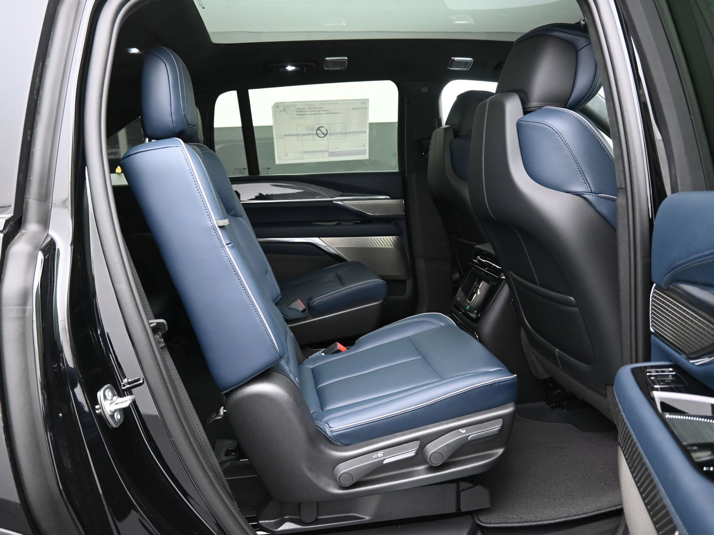 2025 Cadillac Escalade IQ Luxury 2 - Photo 12