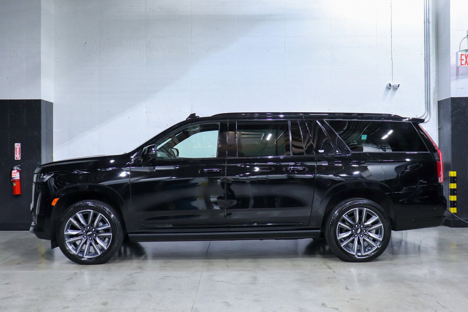 2022 Cadillac Escalade ESV Sport photo 2