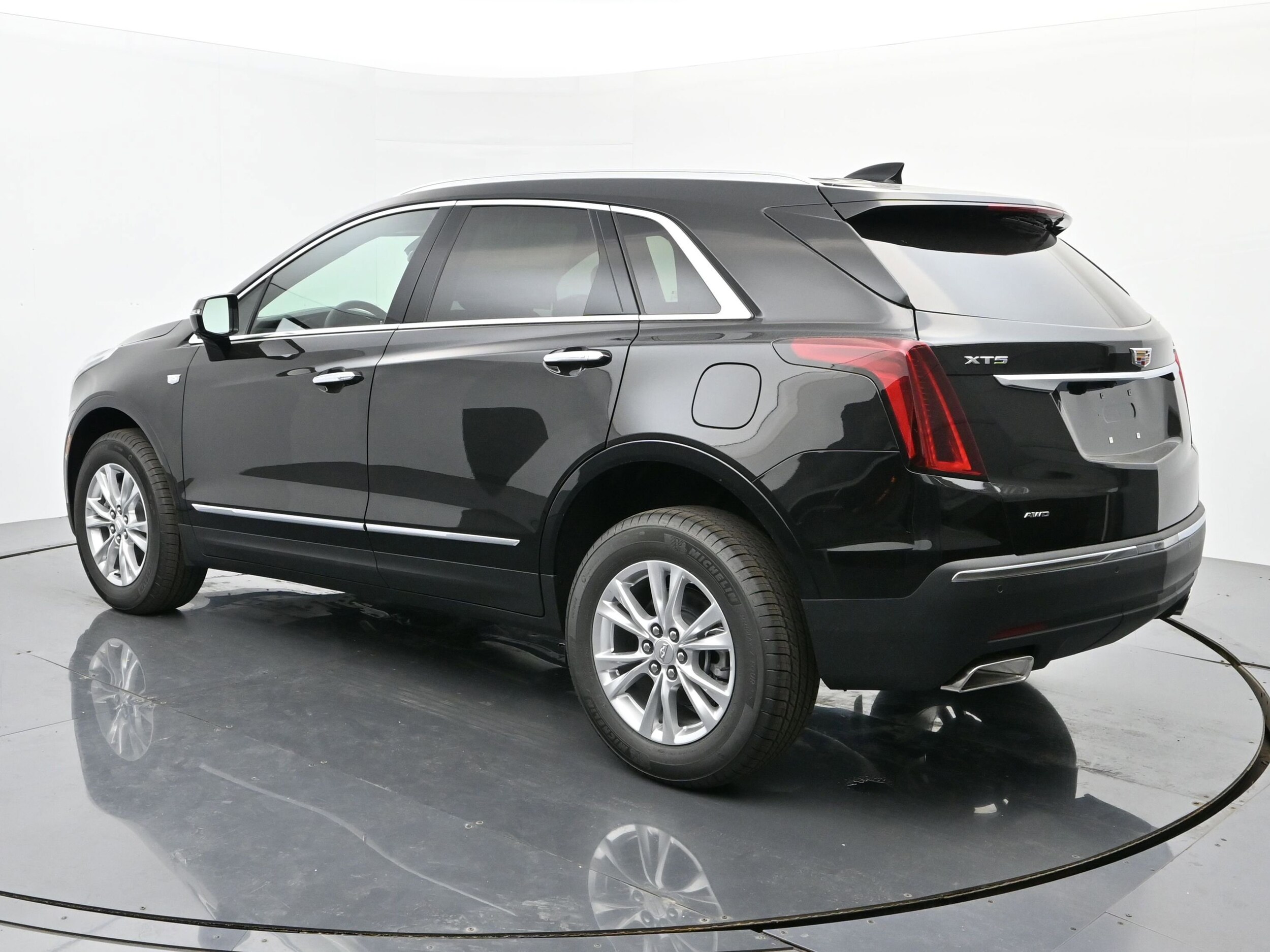 2025 Cadillac XT5 Luxury photo 3
