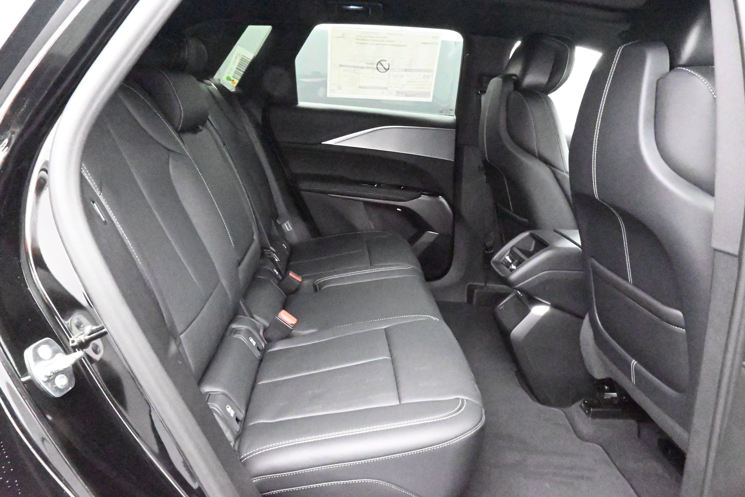 2027 Cadillac LYRIQ Luxury - Photo 12