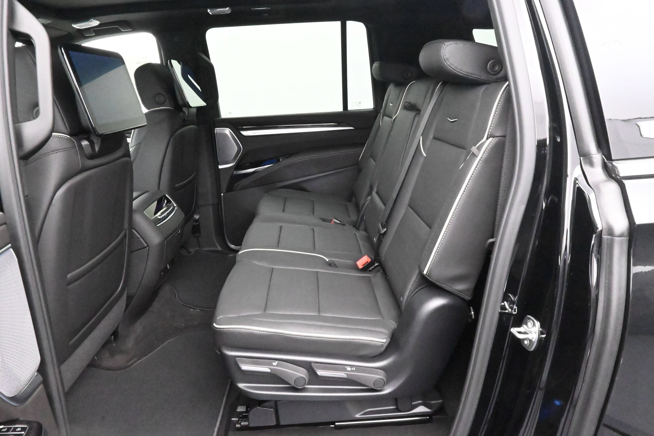 2027 Cadillac Escalade ESV Luxury - Photo 9