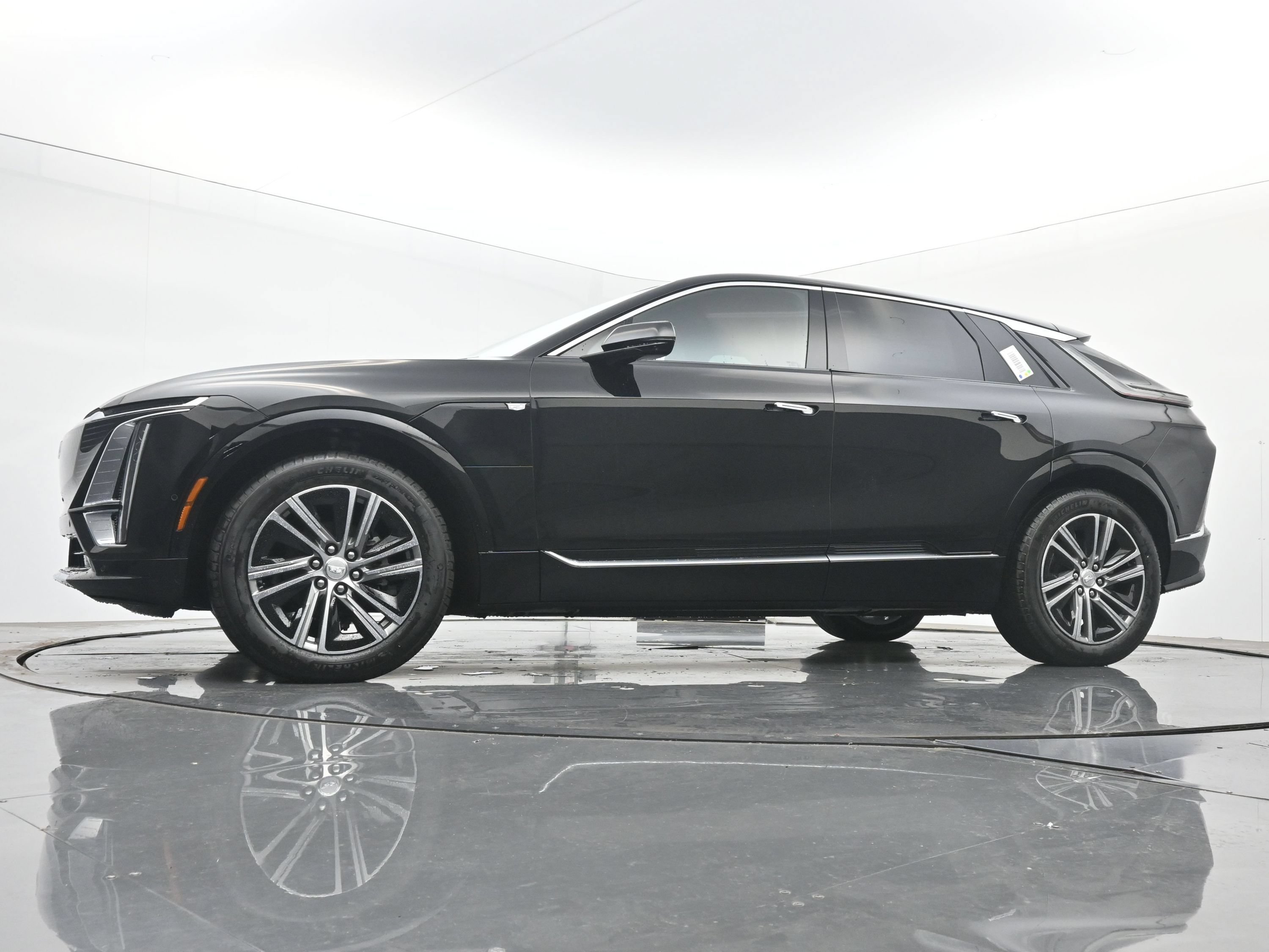2027 Cadillac LYRIQ Luxury - Photo 16