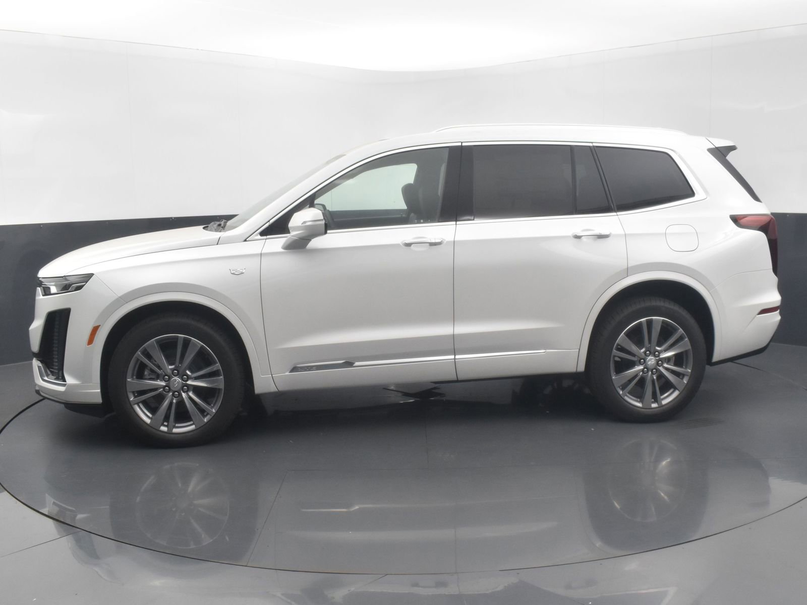 2025 Cadillac XT6 Premium Luxury photo 2