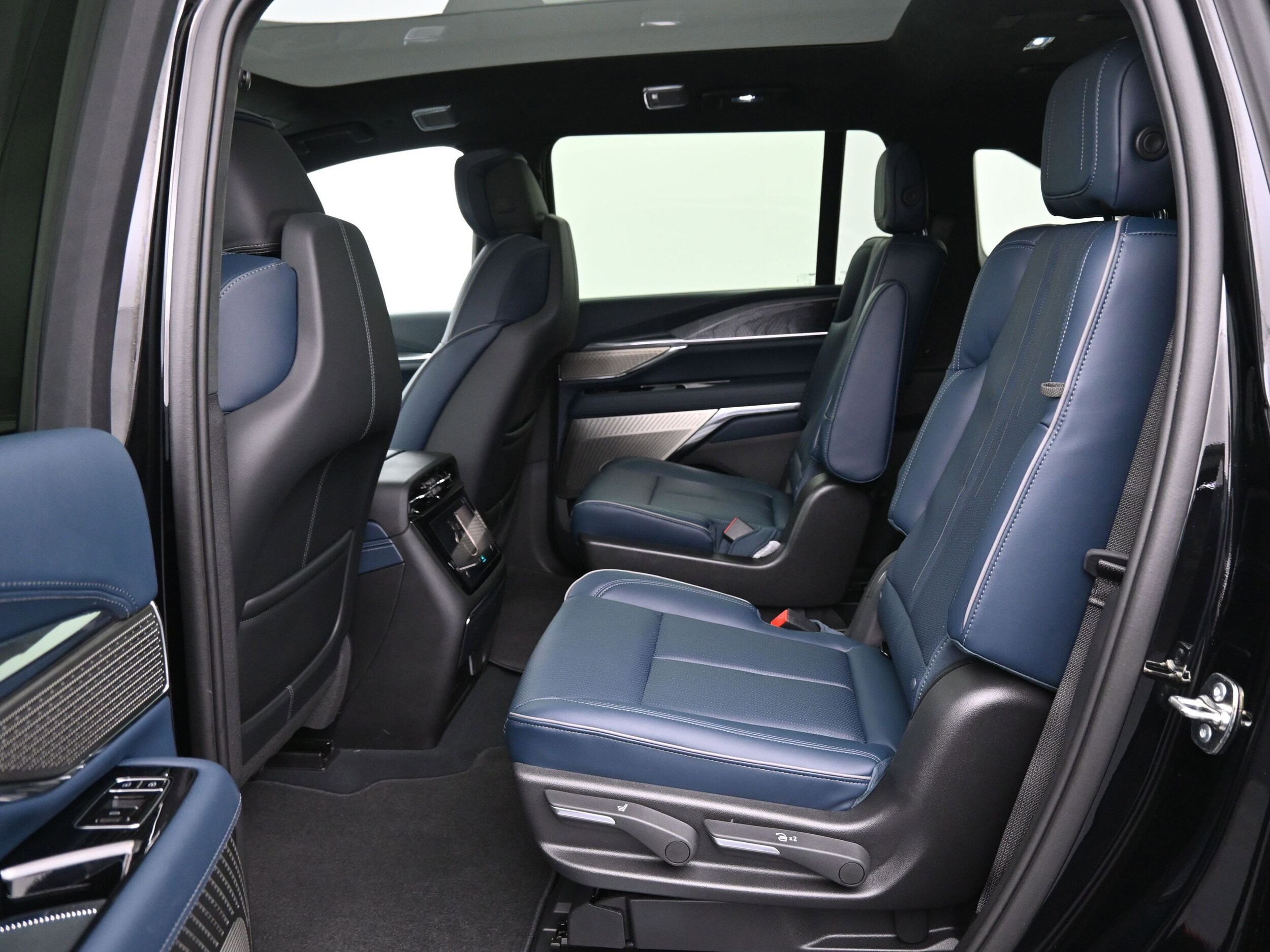 2025 Cadillac Escalade IQ Luxury 2 - Photo 9