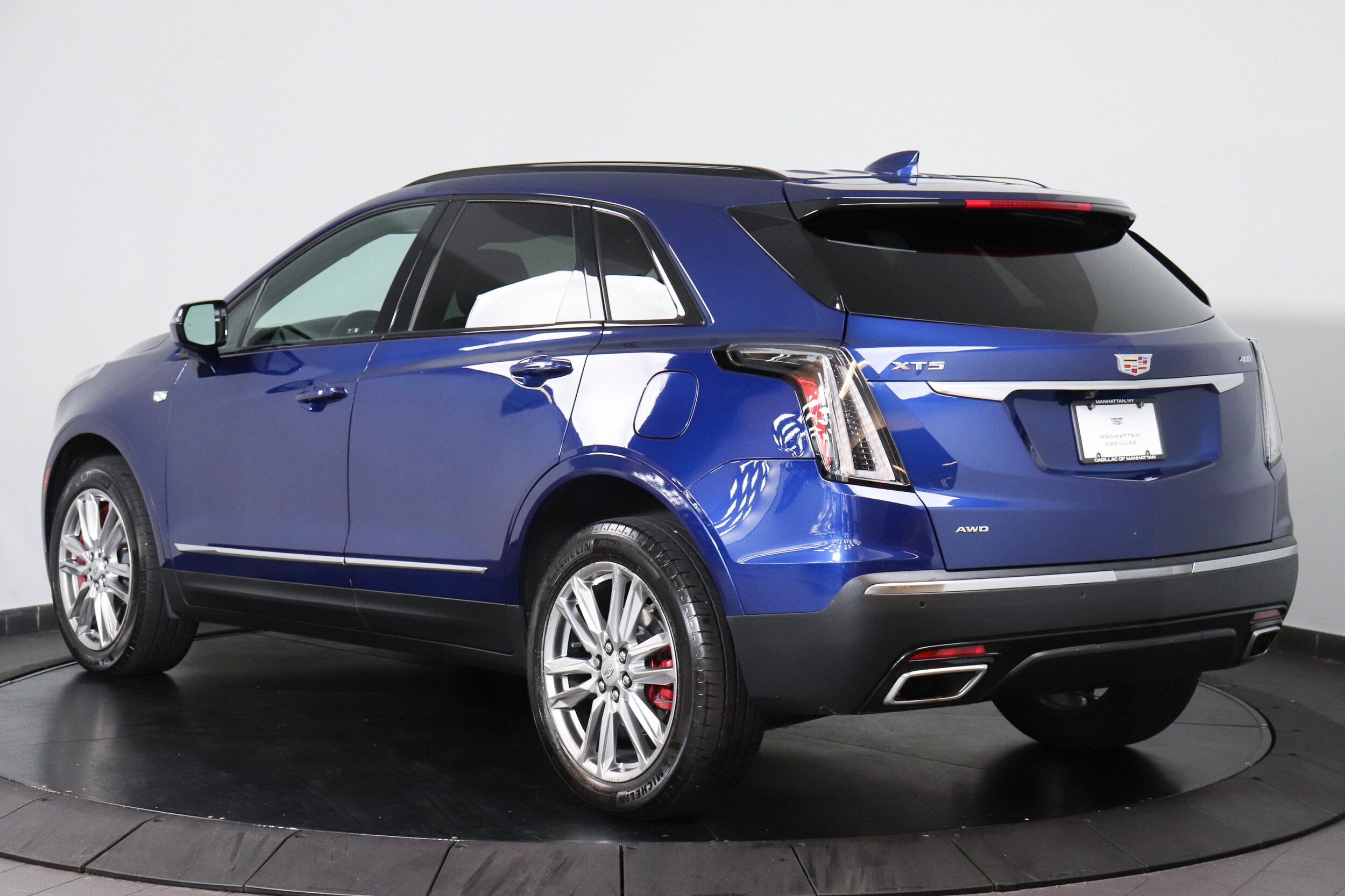 2023 Cadillac XT5 Sport photo 2