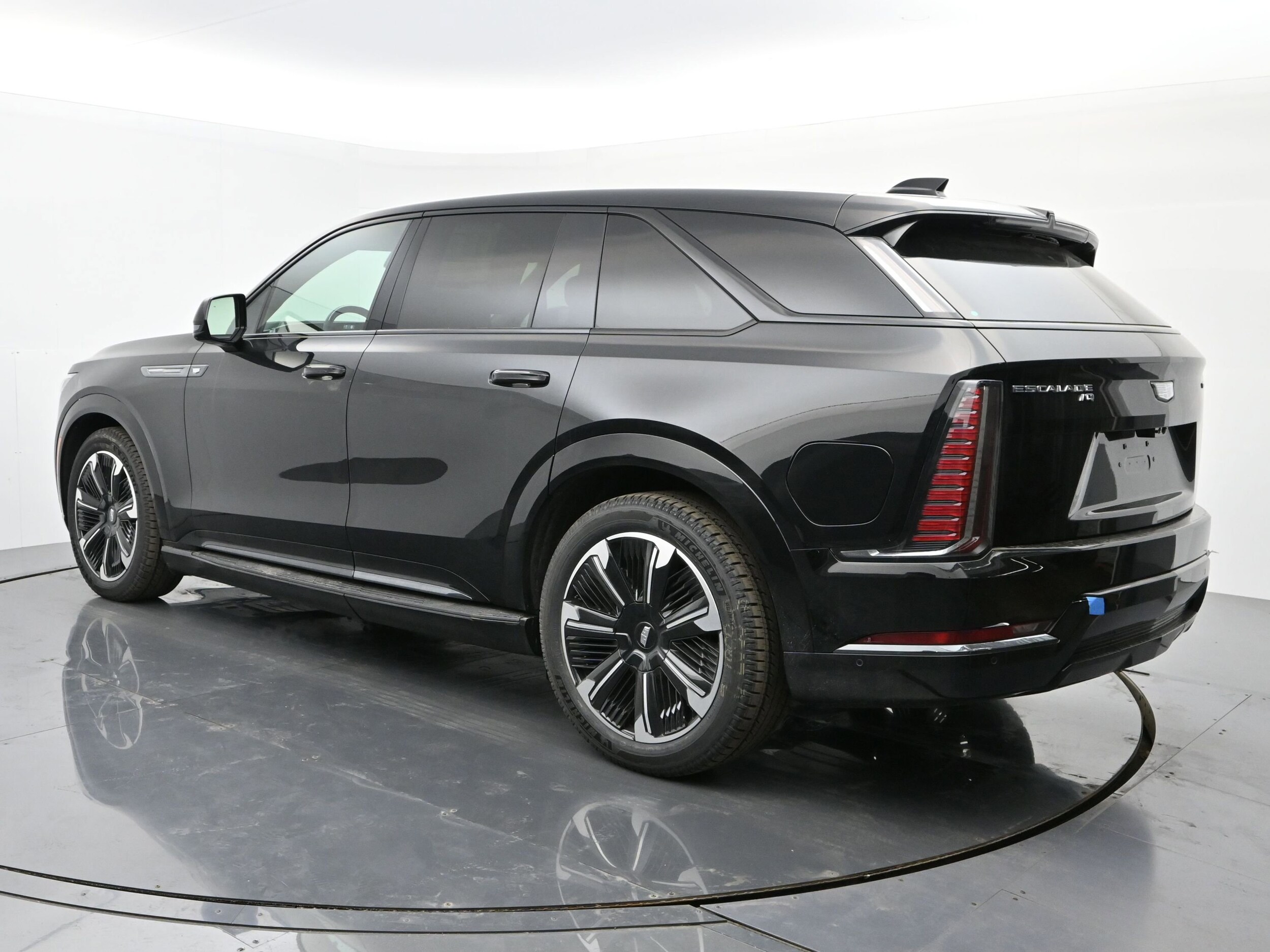 2025 Cadillac Escalade IQ Sport photo 3