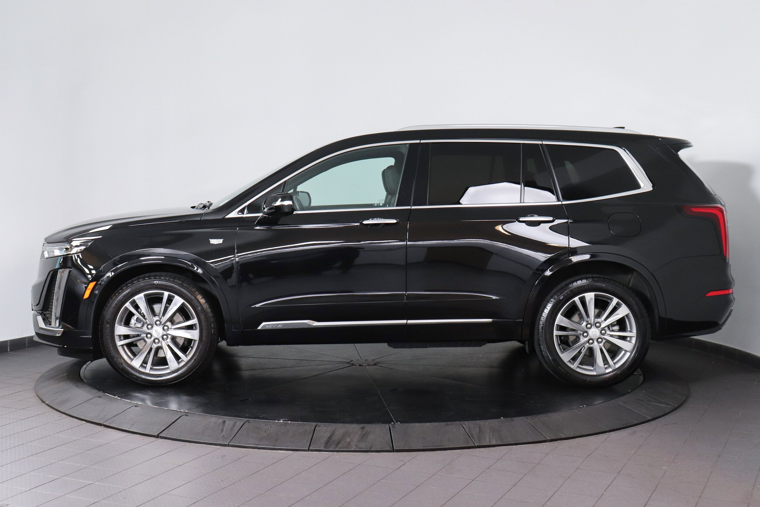 2022 Cadillac XT6 Premium Luxury photo 2