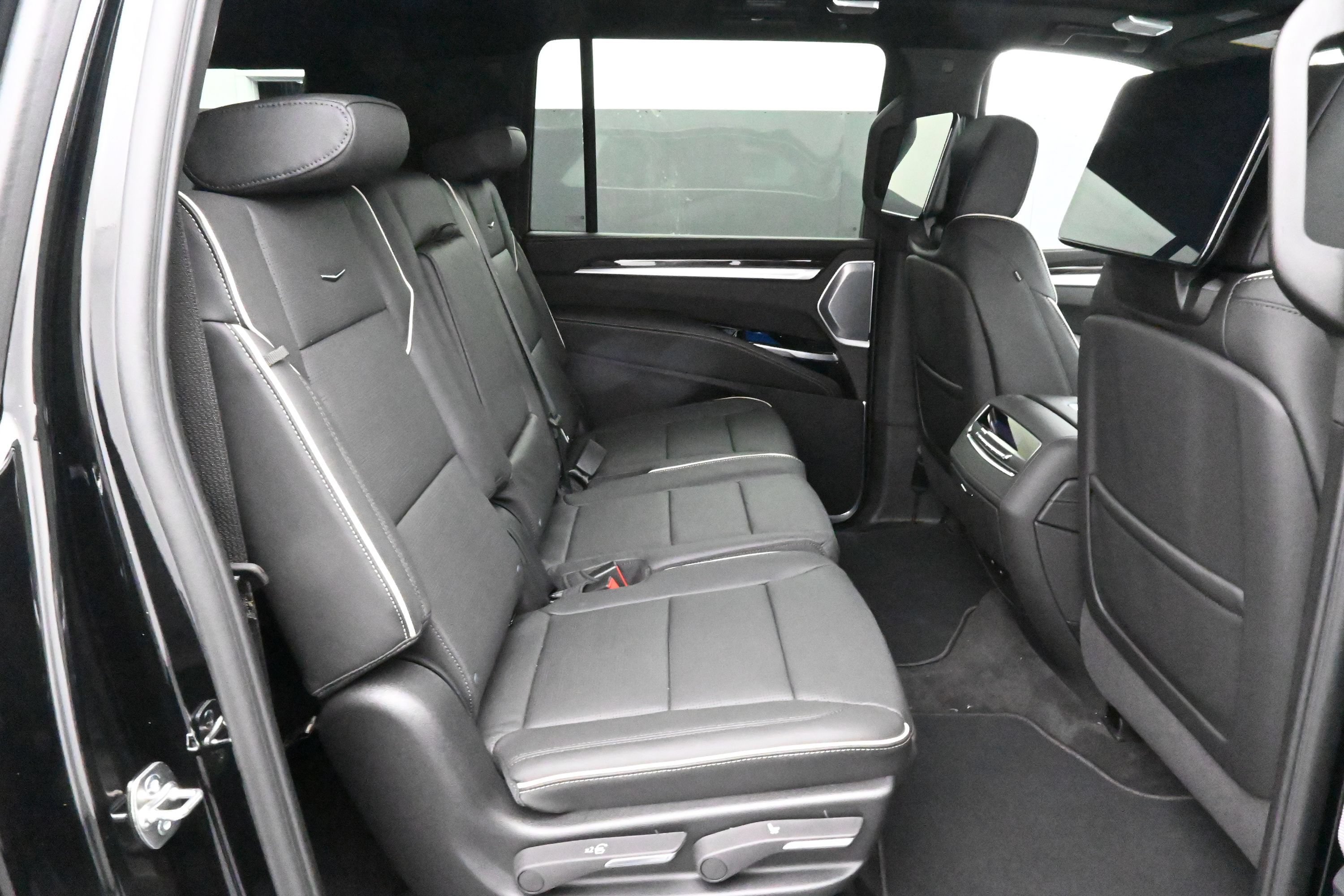 2027 Cadillac Escalade ESV Luxury - Photo 12