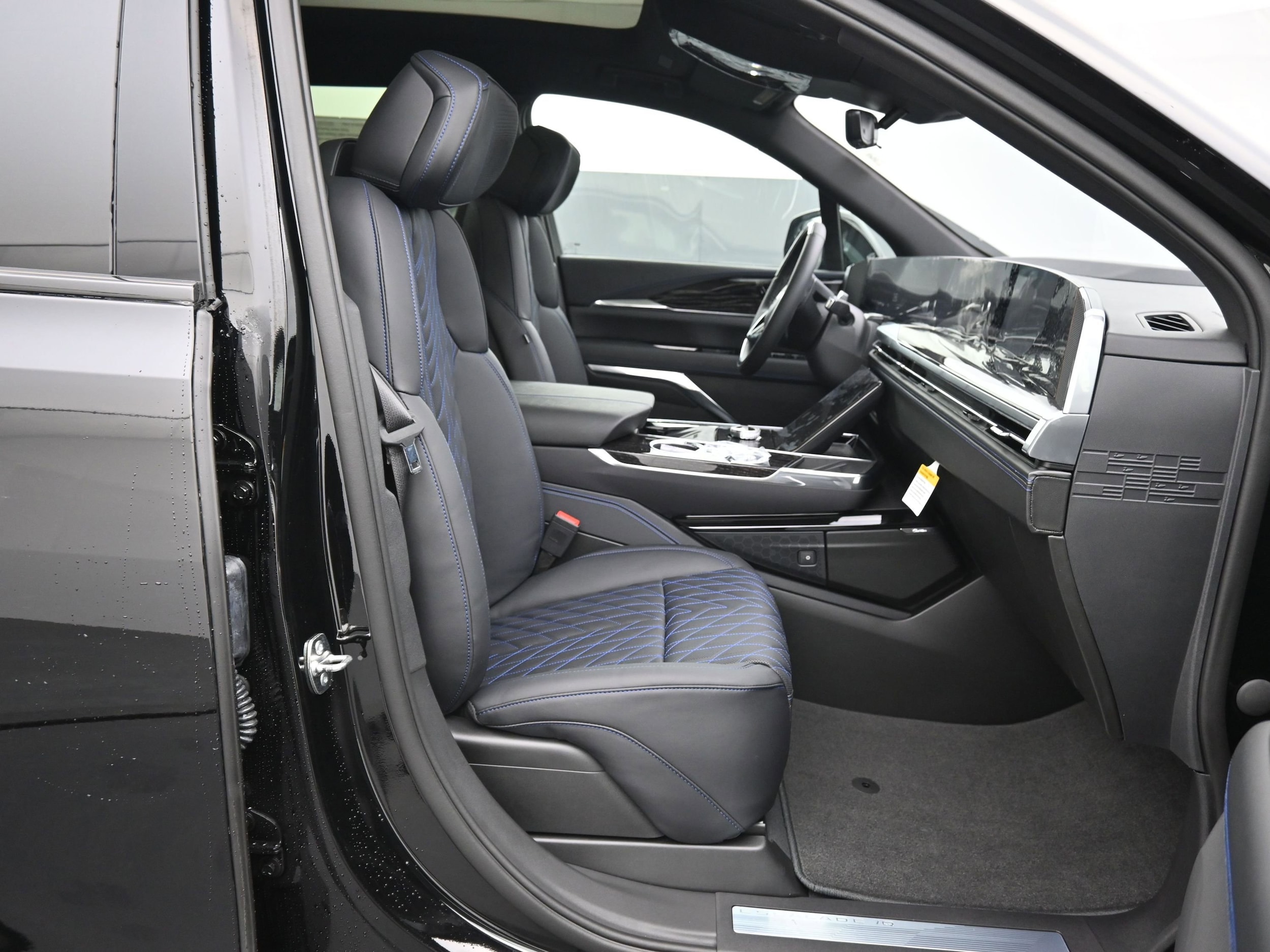 2026 Cadillac Escalade IQL Luxury - Photo 13