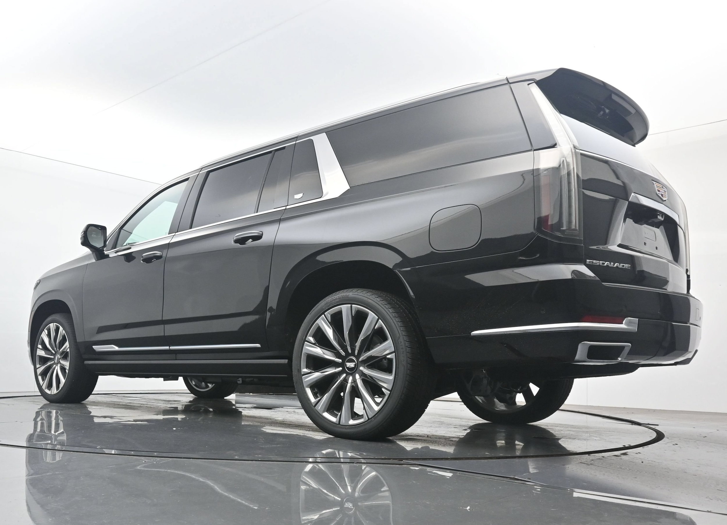 2027 Cadillac Escalade ESV Luxury - Photo 17