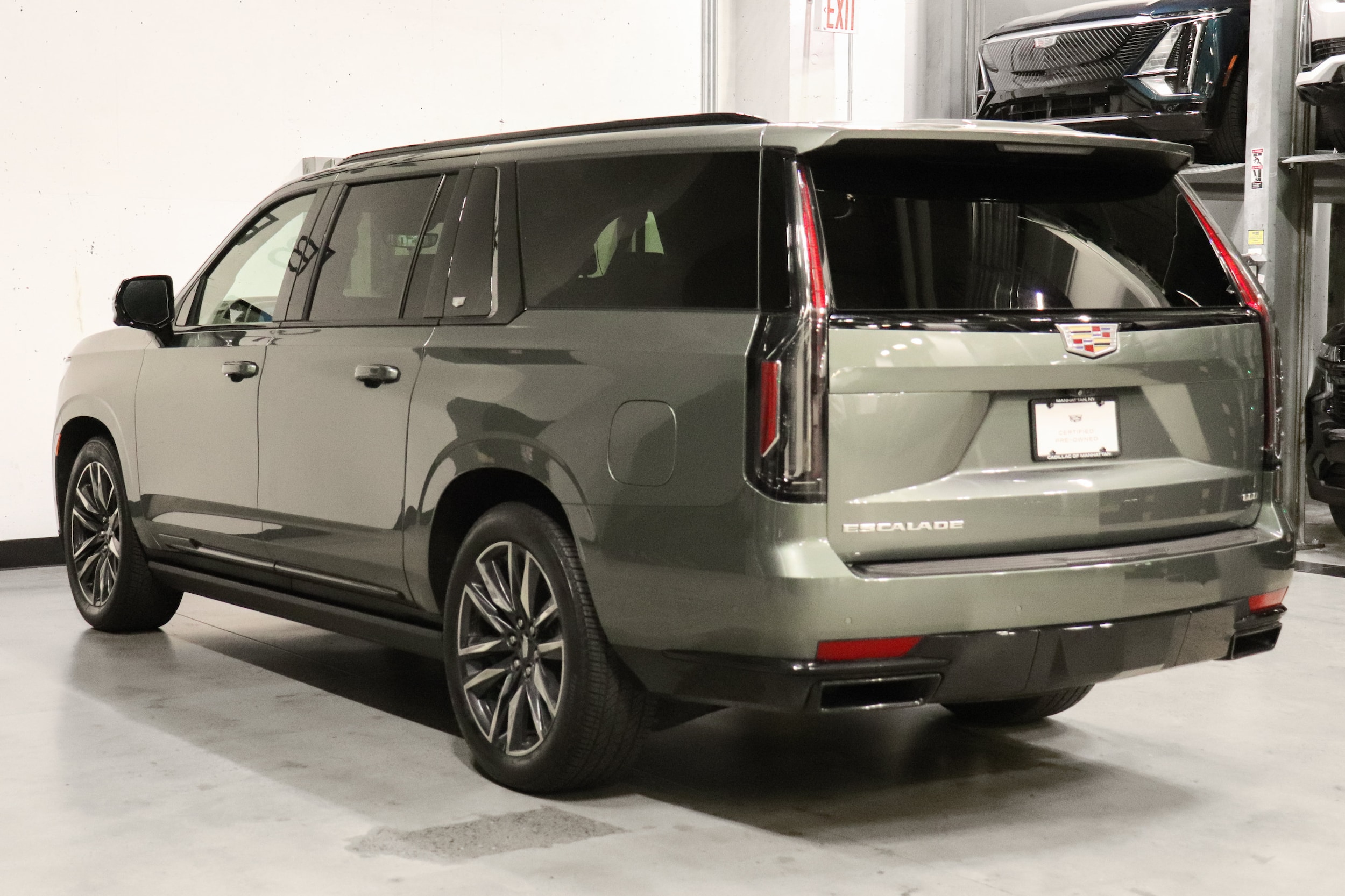 2023 Cadillac Escalade ESV 3
