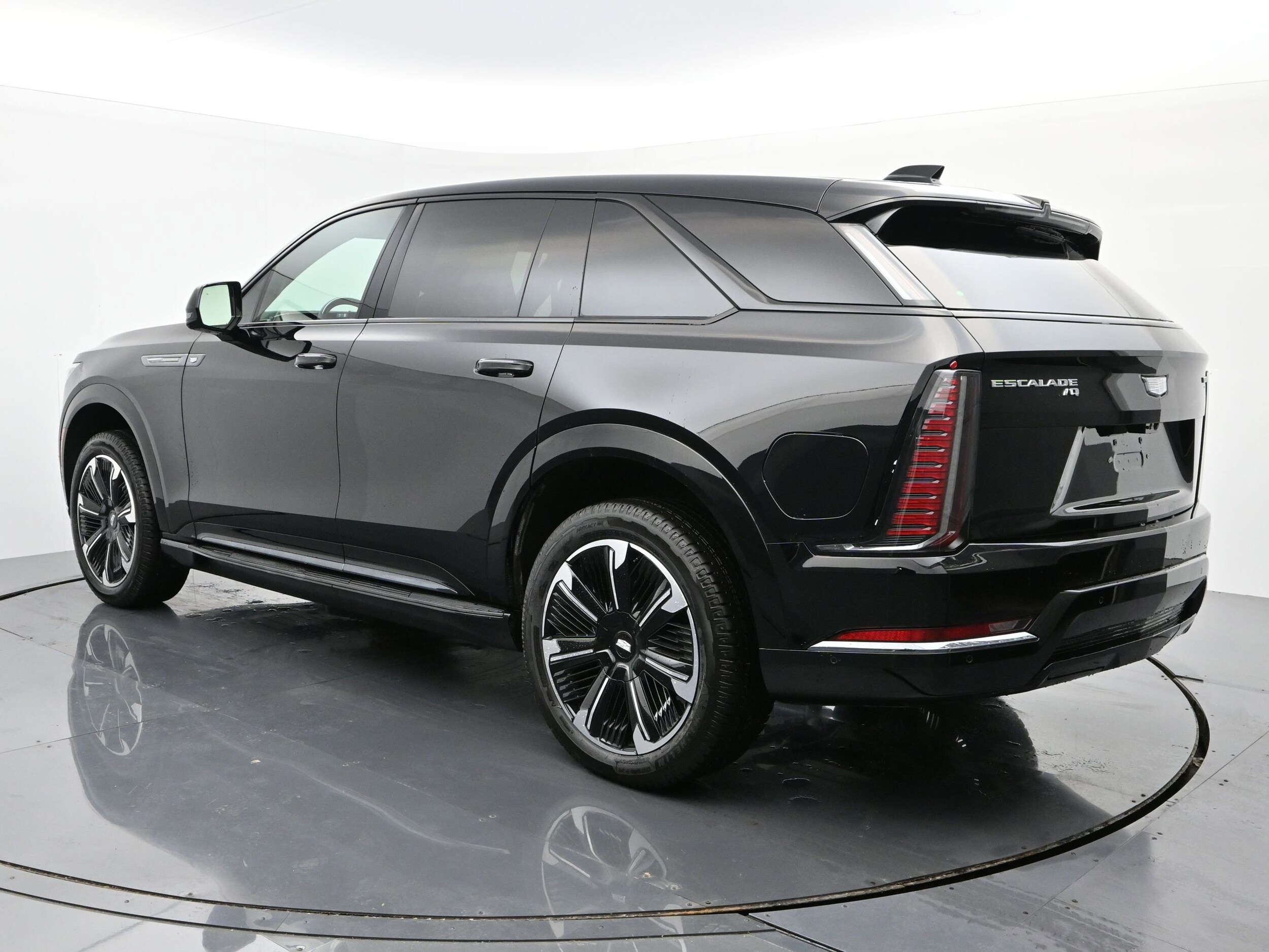 2025 Cadillac Escalade IQ Sport photo 3