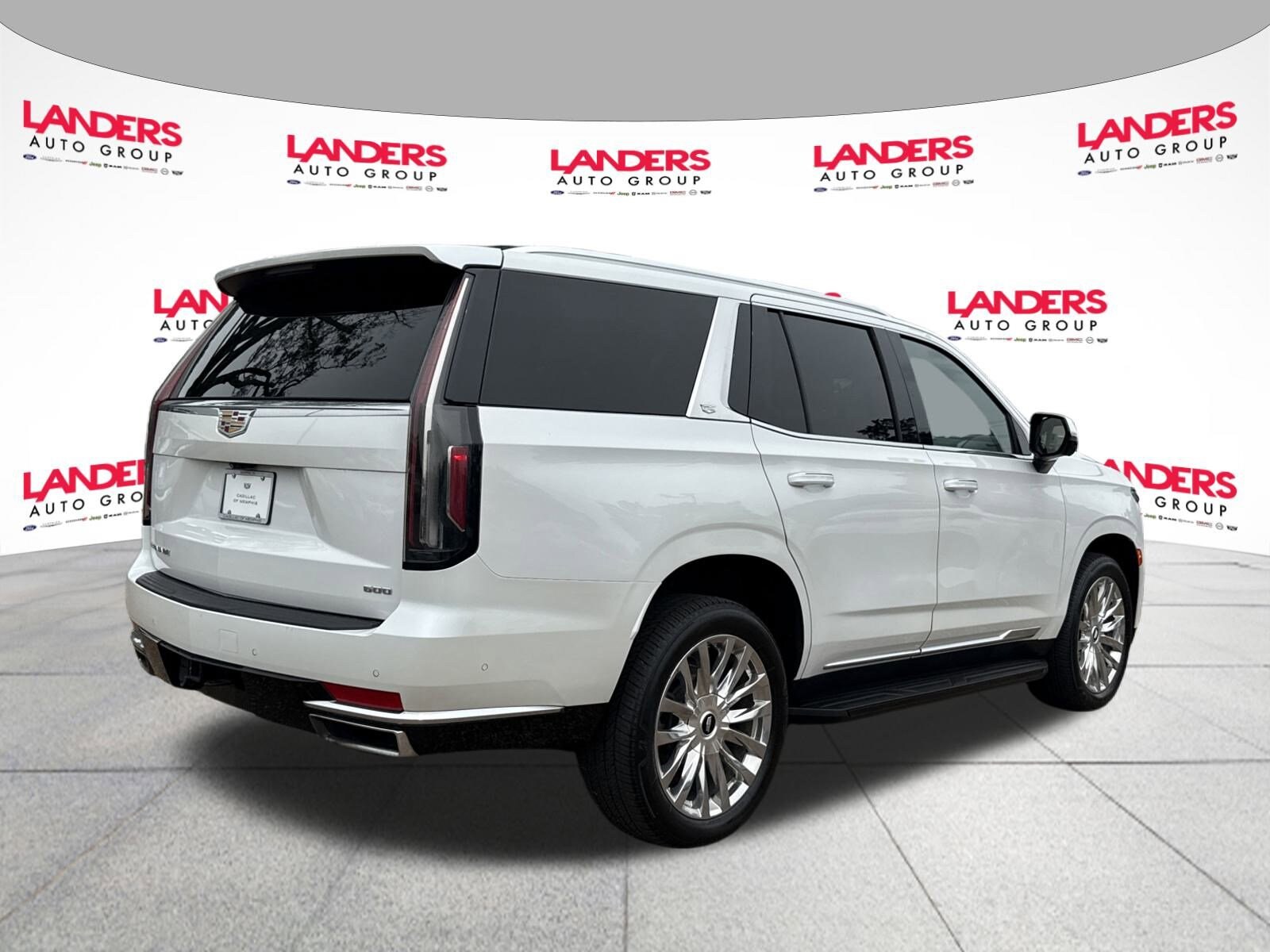 2023 Cadillac Escalade Premium Luxury photo 3