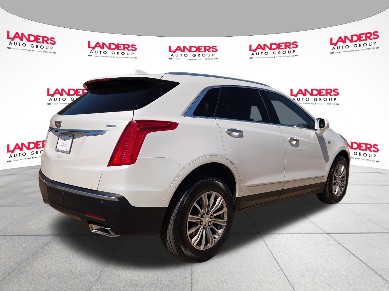 2018 Cadillac XT5 Luxury photo 2