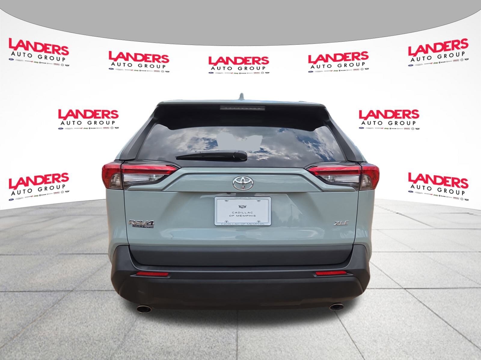 2021 Toyota RAV4 XLE Premium photo 3