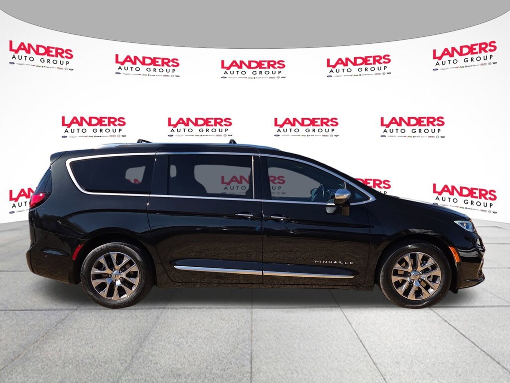 Used 2023 Chrysler Pacifica Hybrid Pinnacle Hybrid Pinnacle FWD