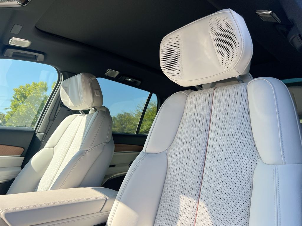 2026 Cadillac VISTIQ Luxury - Photo 14