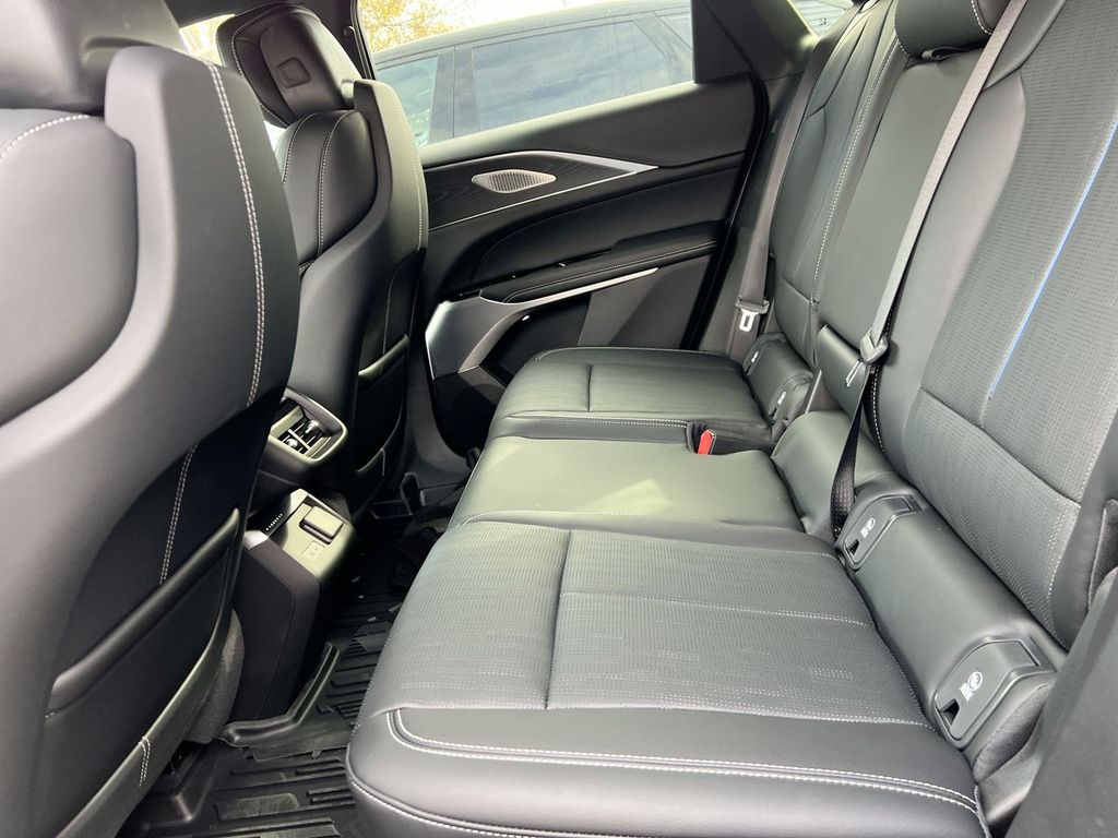 2026 Cadillac LYRIQ V - Photo 11