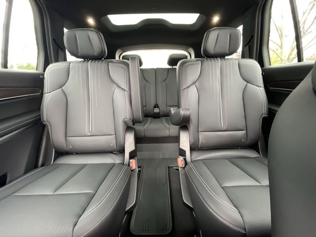 2026 Cadillac VISTIQ Luxury - Photo 12