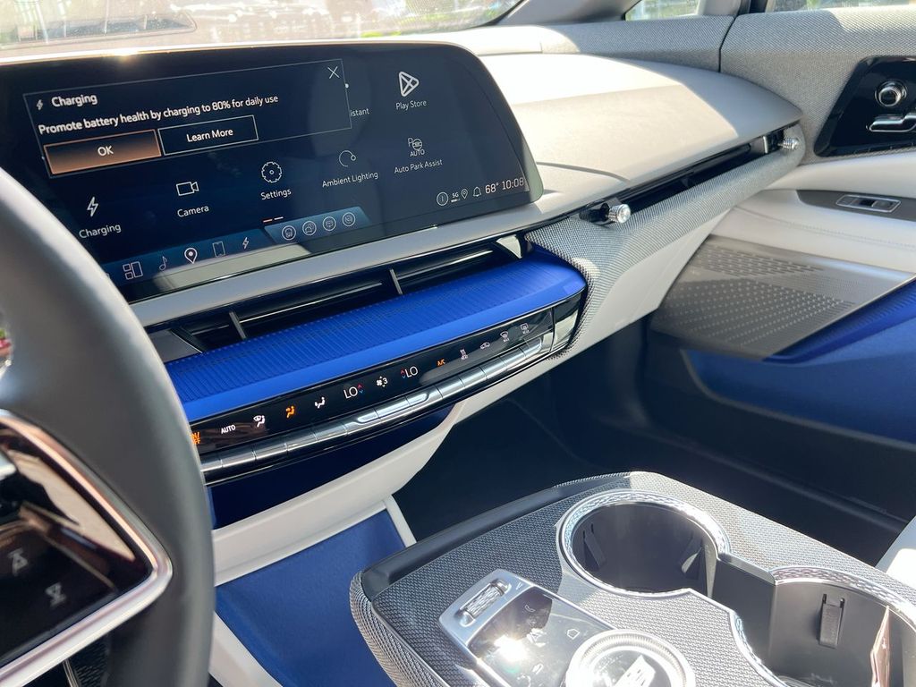 2026 Cadillac OPTIQ Luxury - Photo 18
