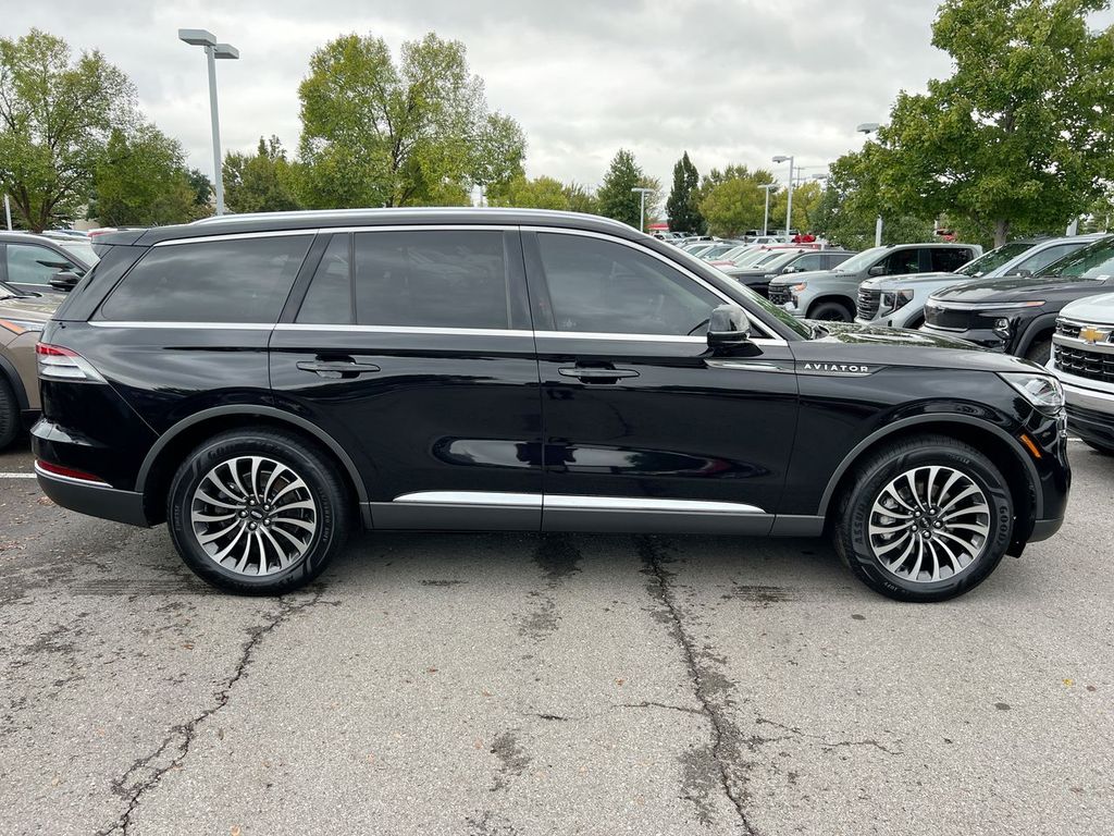 2021 Lincoln Aviator Reserve photo 3